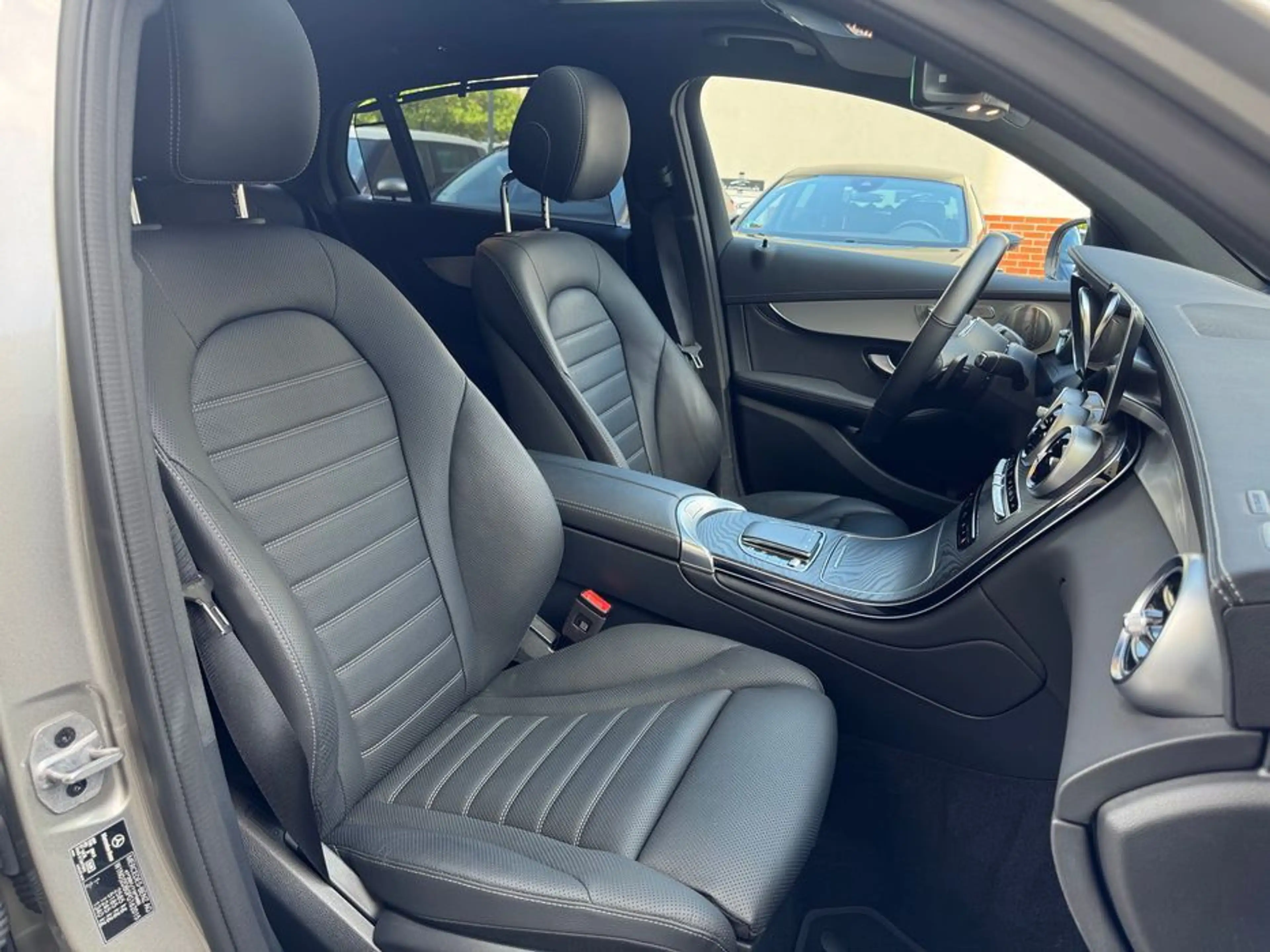 Mercedes-Benz GLC 400 d Coupe 4Matic Stdhz 360° Burmester — photo 10