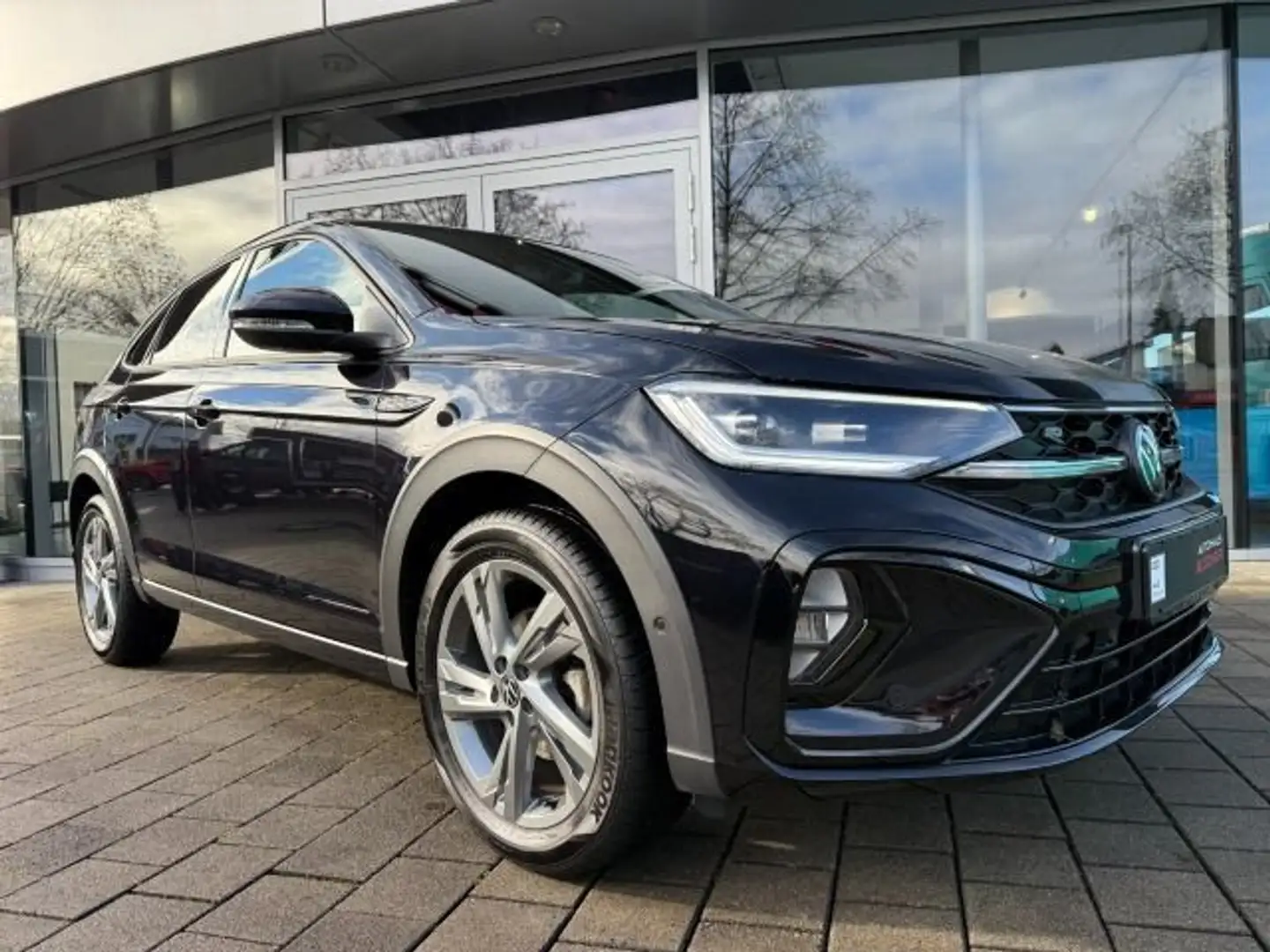 Volkswagen Taigo R-Line 1.5 TSI Pano IQ.Drive CarPlay IQ.Li Schwarz - 2