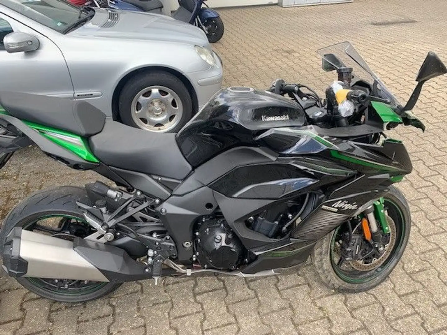 Kawasaki Ninja 1000SX Unfall Зелений - 1