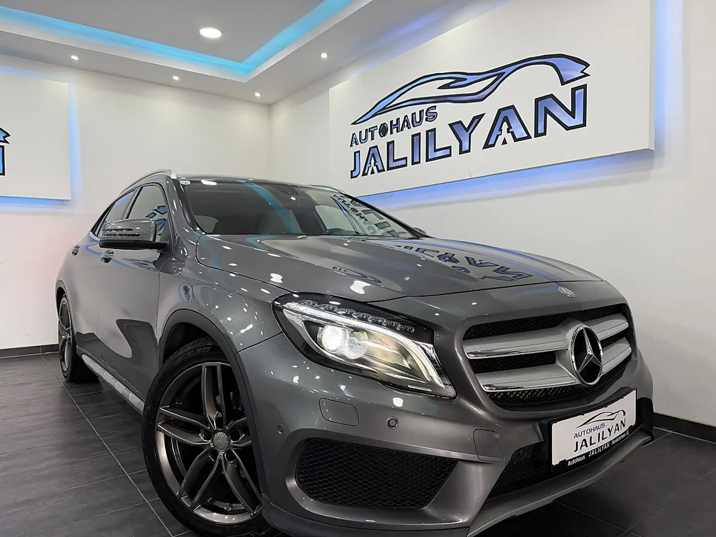 Mercedes-Benz GLA 200 d, AHK, NAVI,AMG-LINE, EXKLUSIVE-PAKET,TEMPOMAT... Grau - 1