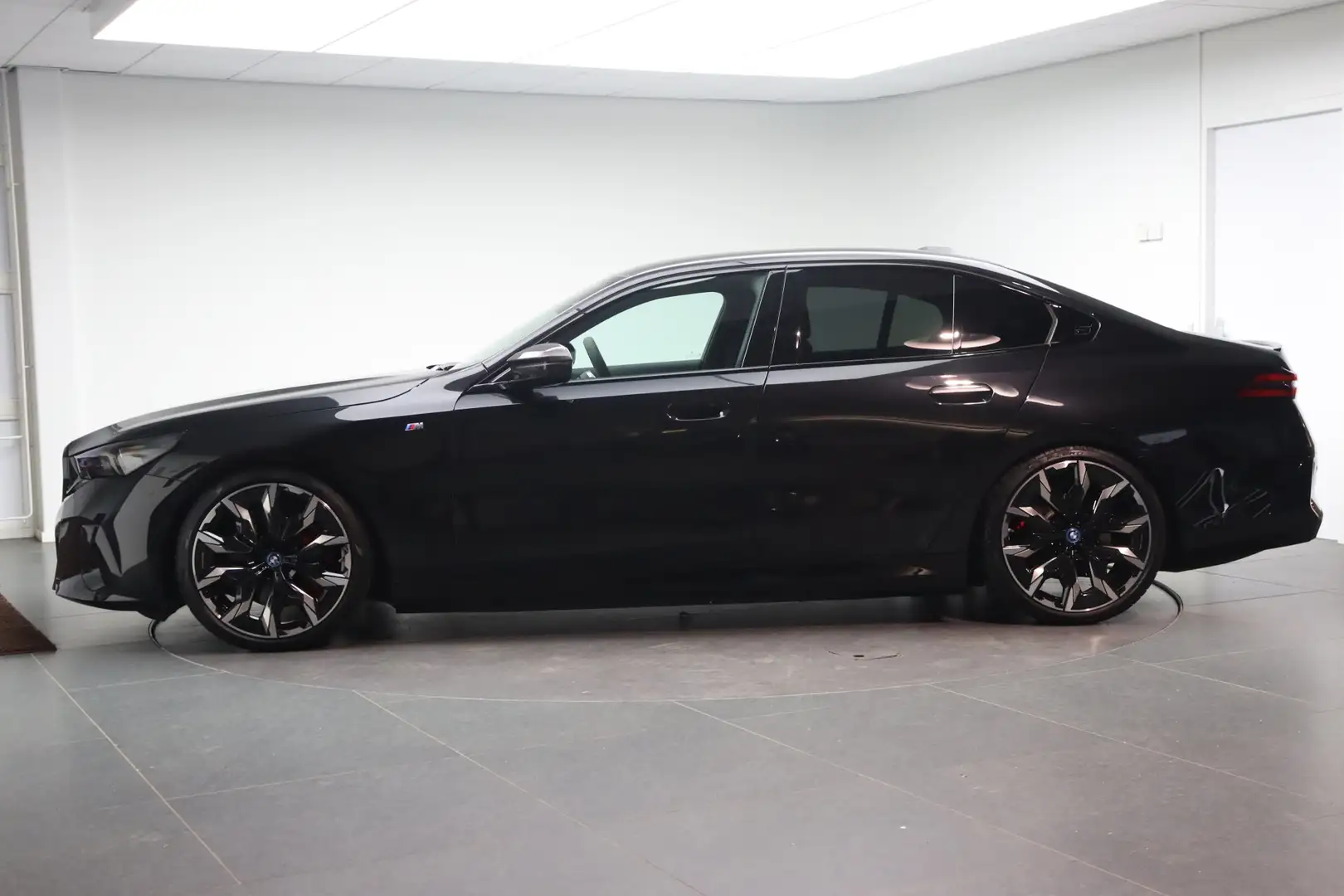 BMW i5 eDrive40 M Sport Automaat / Panoramadak / Trekhaak Negro - 2