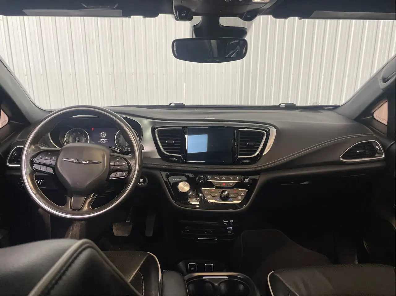 Chrysler Pacifica снимка Chrysler Pacifica