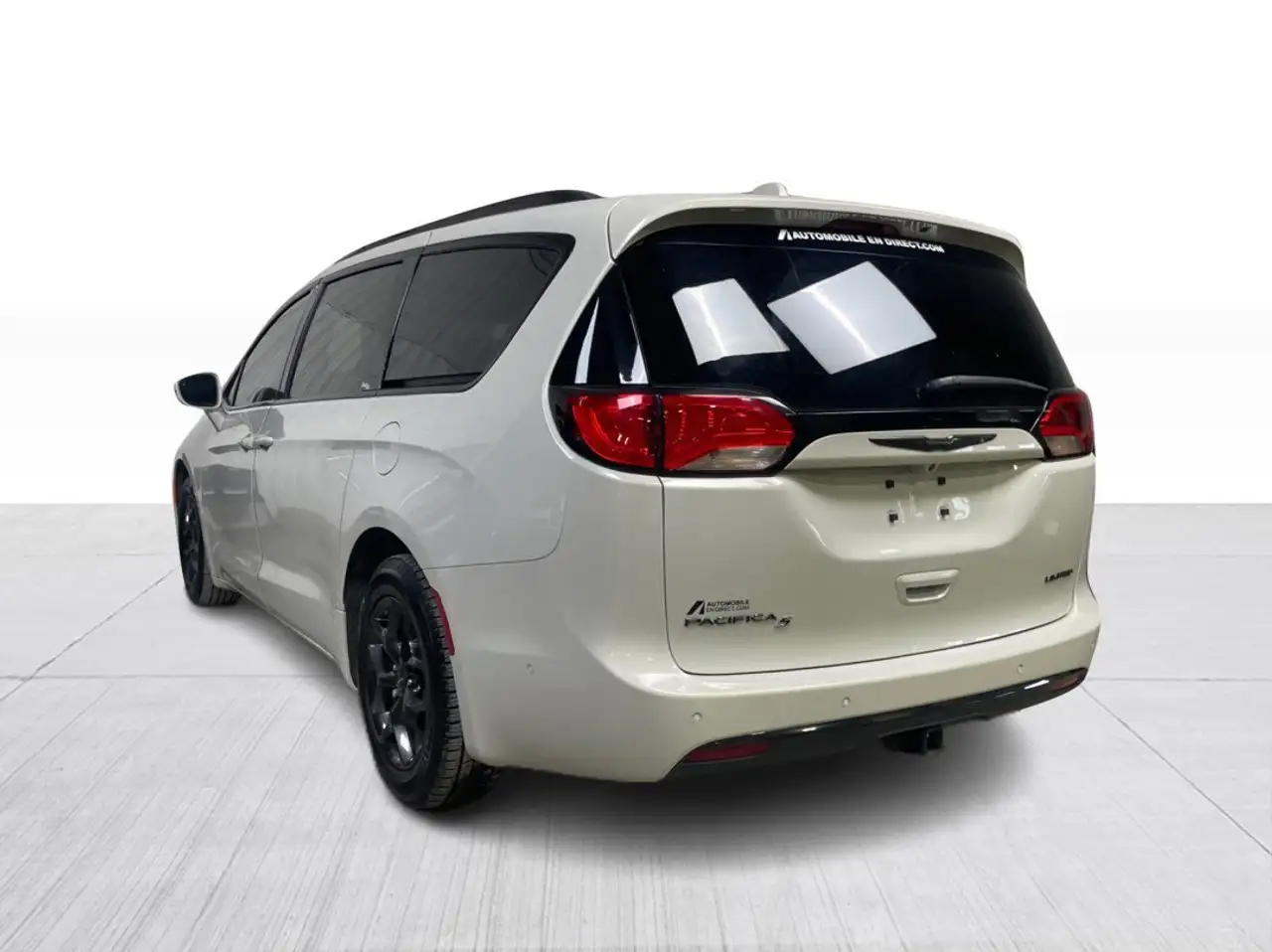 Chrysler Pacifica снимка Chrysler Pacifica