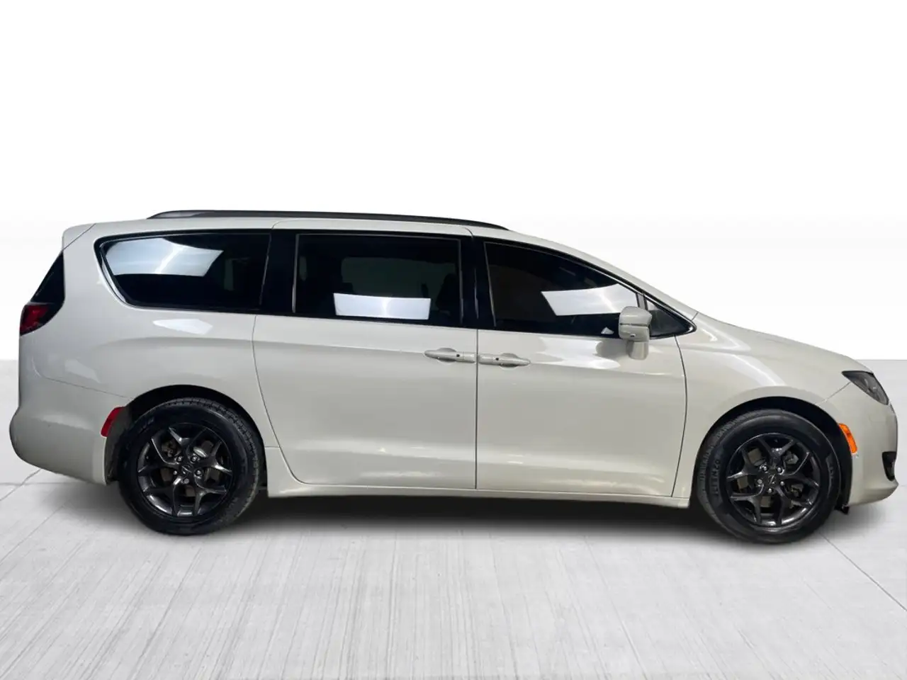 Chrysler Pacifica снимка Chrysler Pacifica