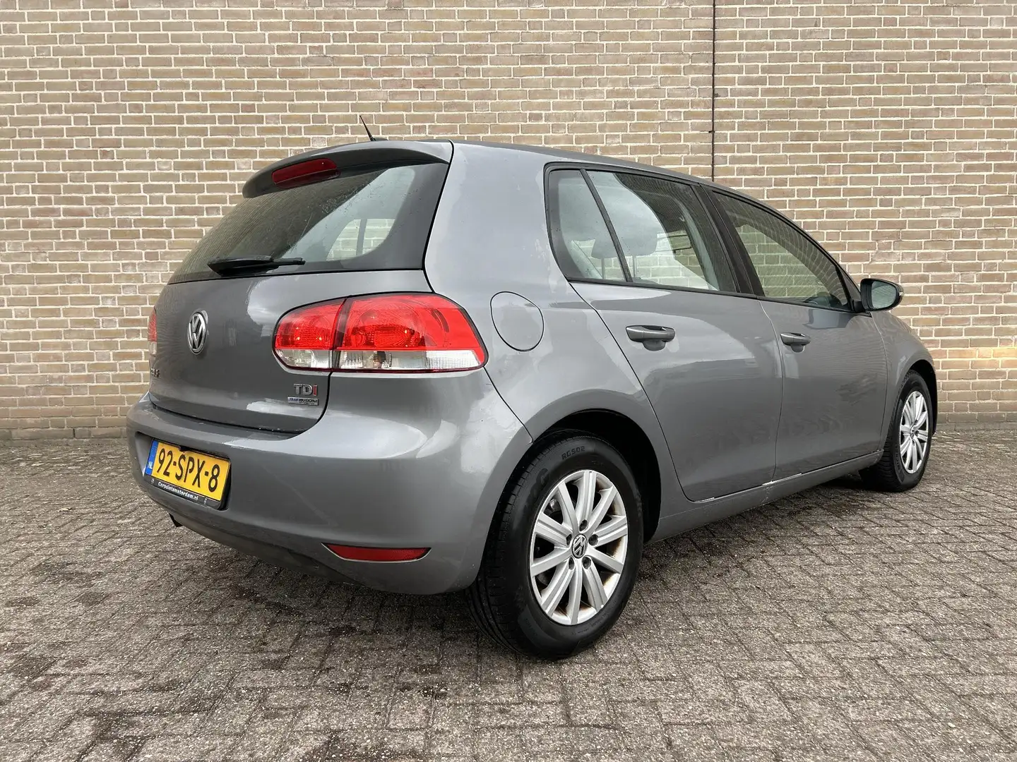 Volkswagen Golf 1.6 TDI Comfortline BlueMotion | Climate | Cruise Grijs - 2