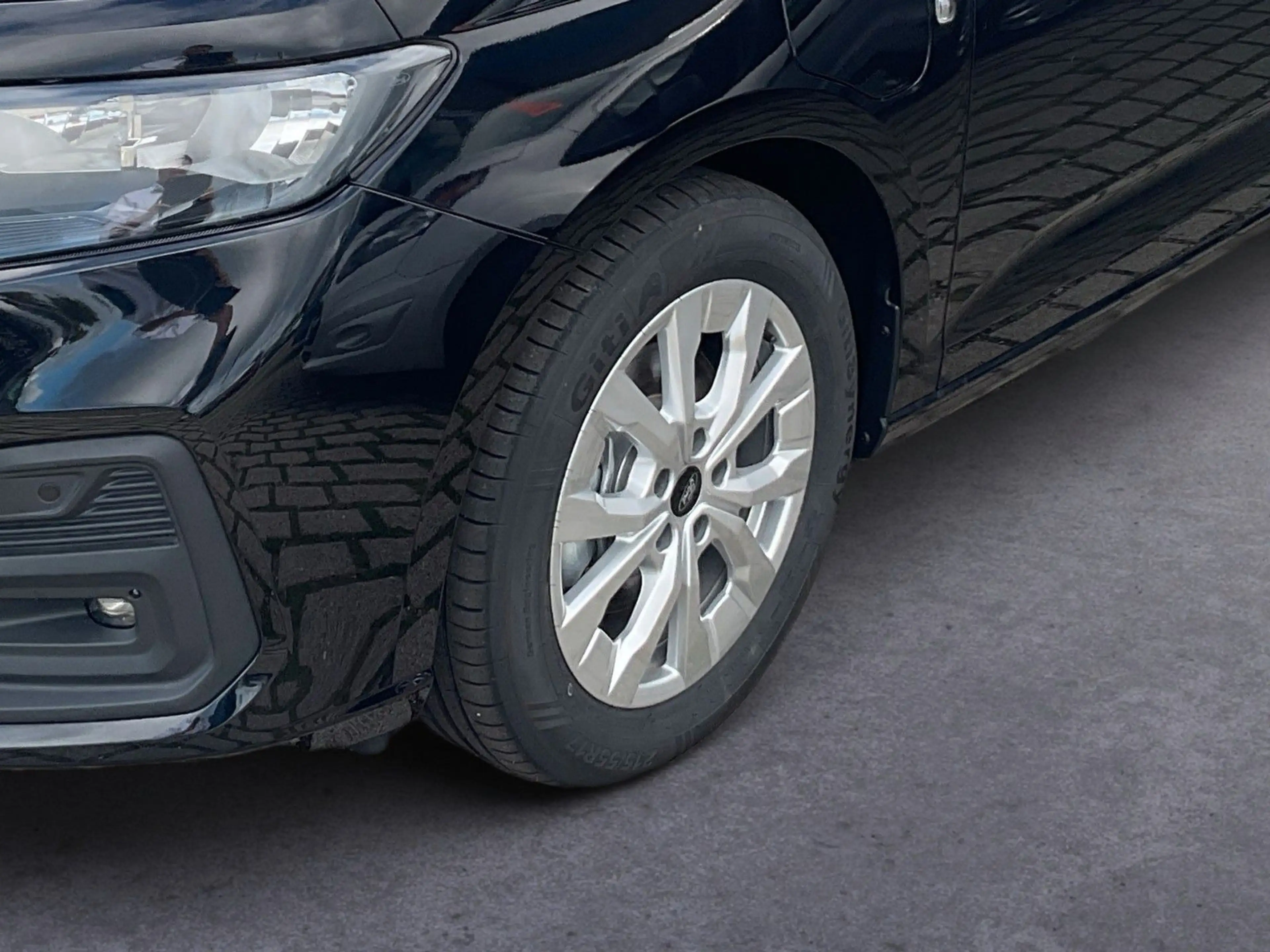 Ford Tourneo Connect PHEV — photo 6