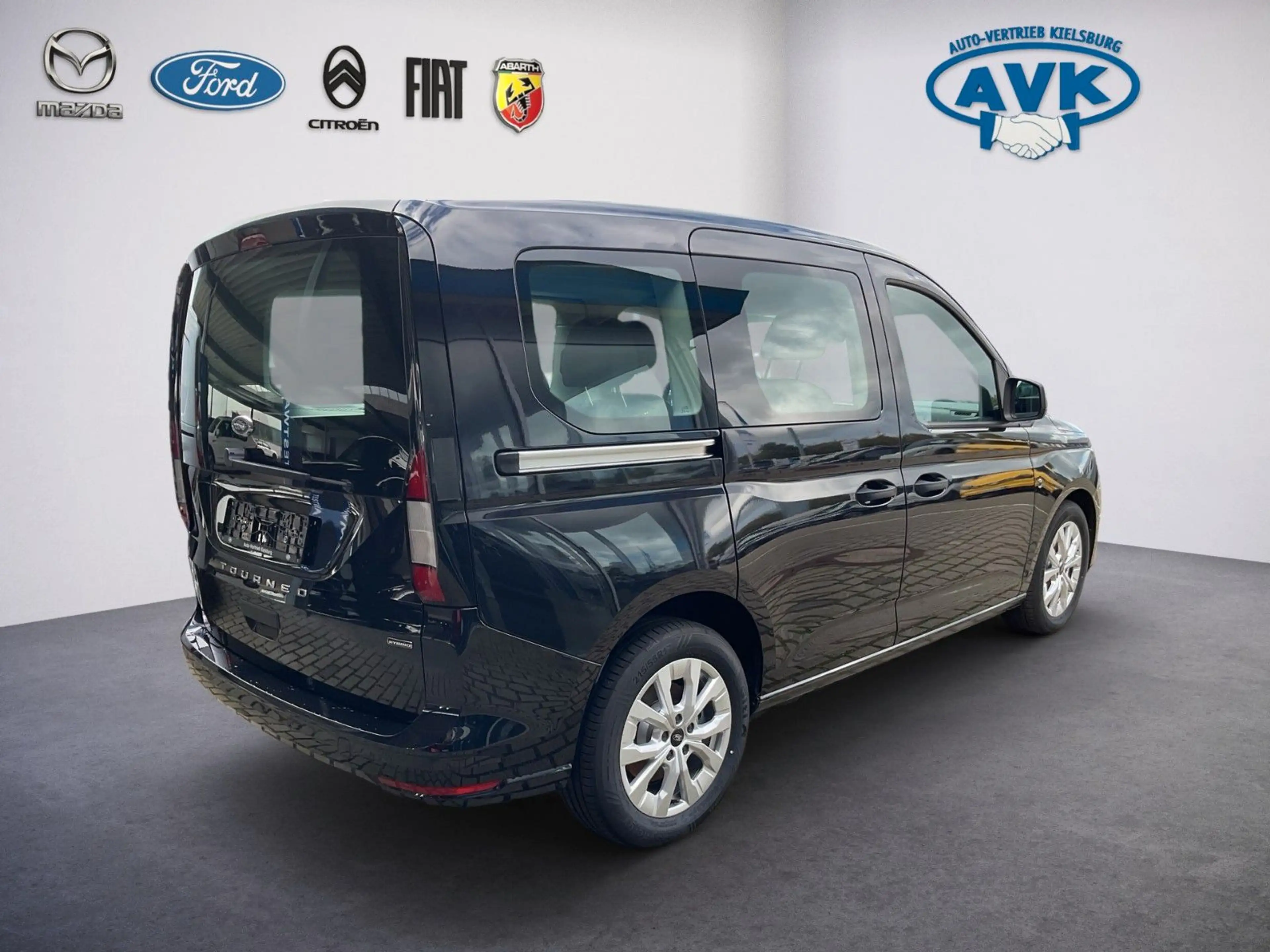 Ford Tourneo Connect PHEV — photo 3