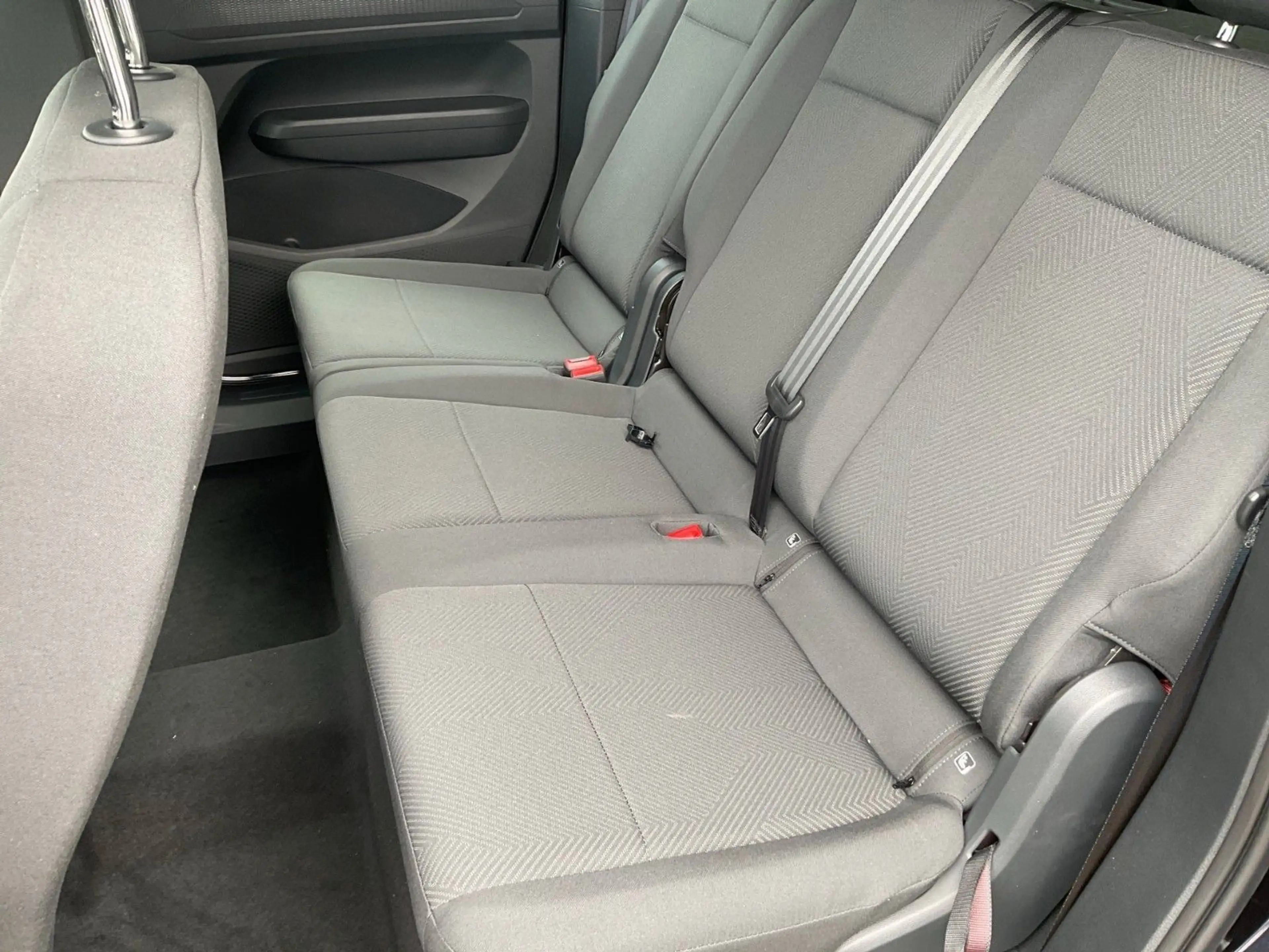 Ford Tourneo Connect PHEV — photo 11