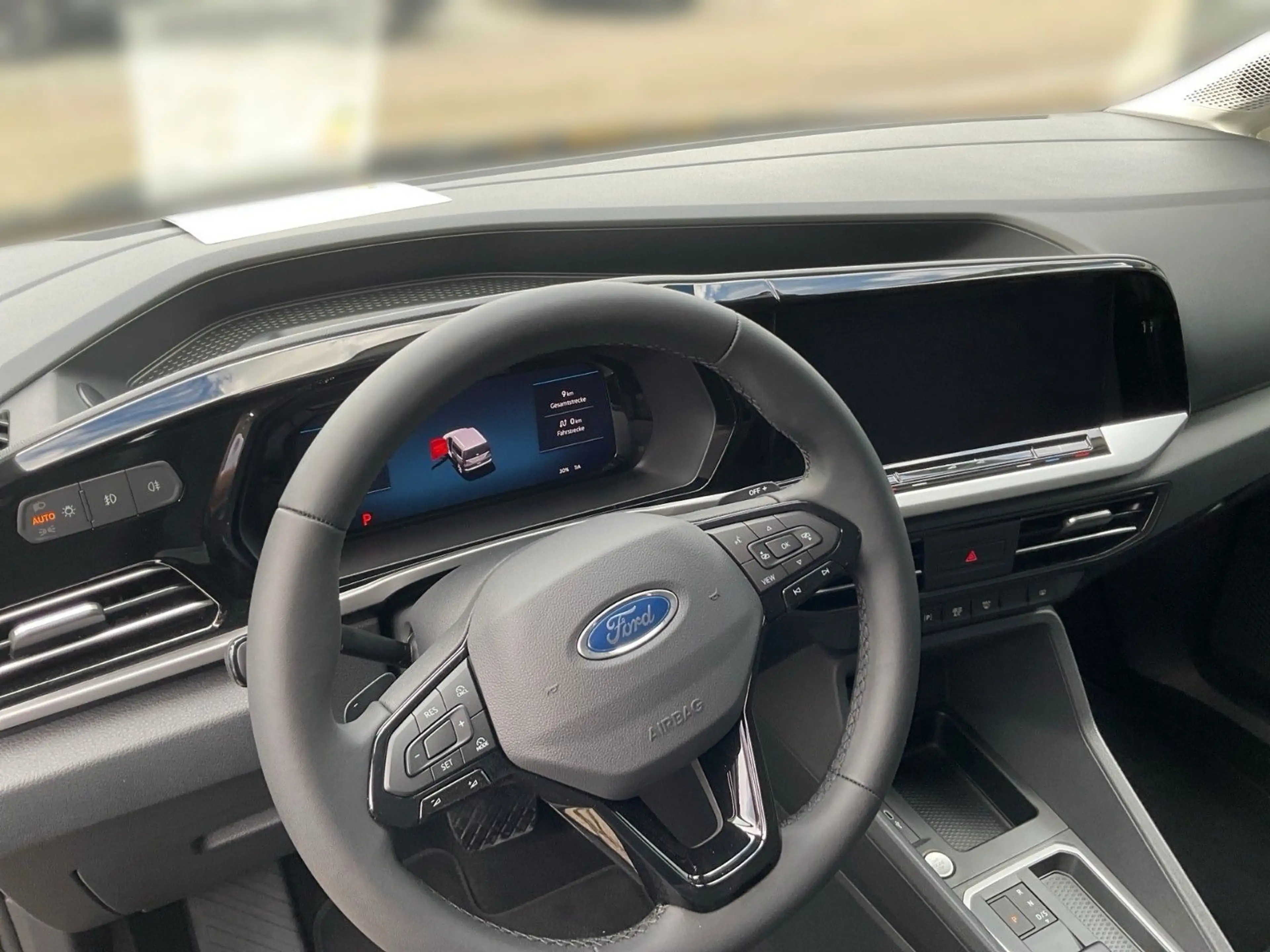 Ford Tourneo Connect PHEV — photo 8
