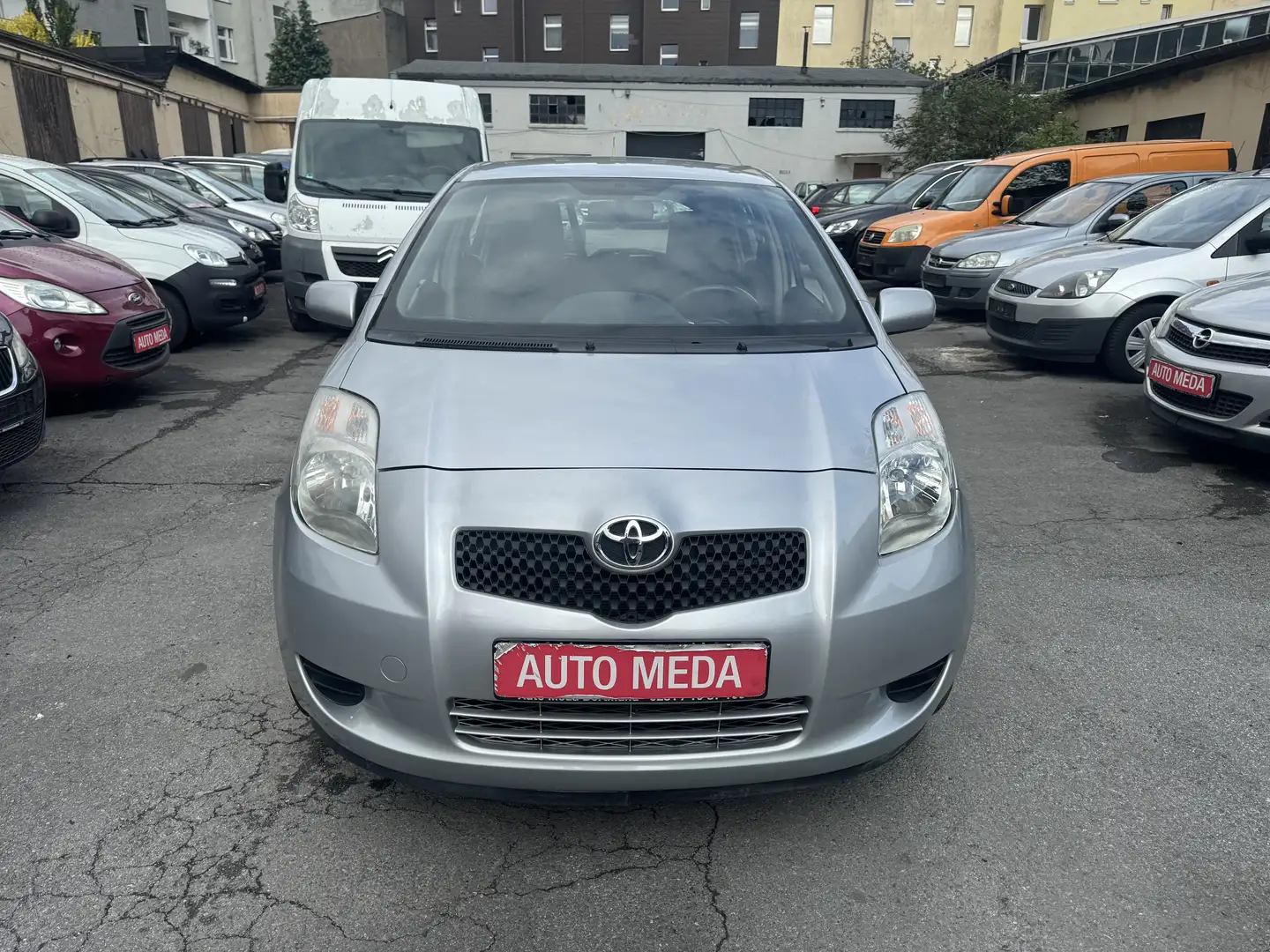 Toyota Yaris Sol*1.Hand*Klima*Euro 4*Nur 60tkm gelaufen* Grau - 2