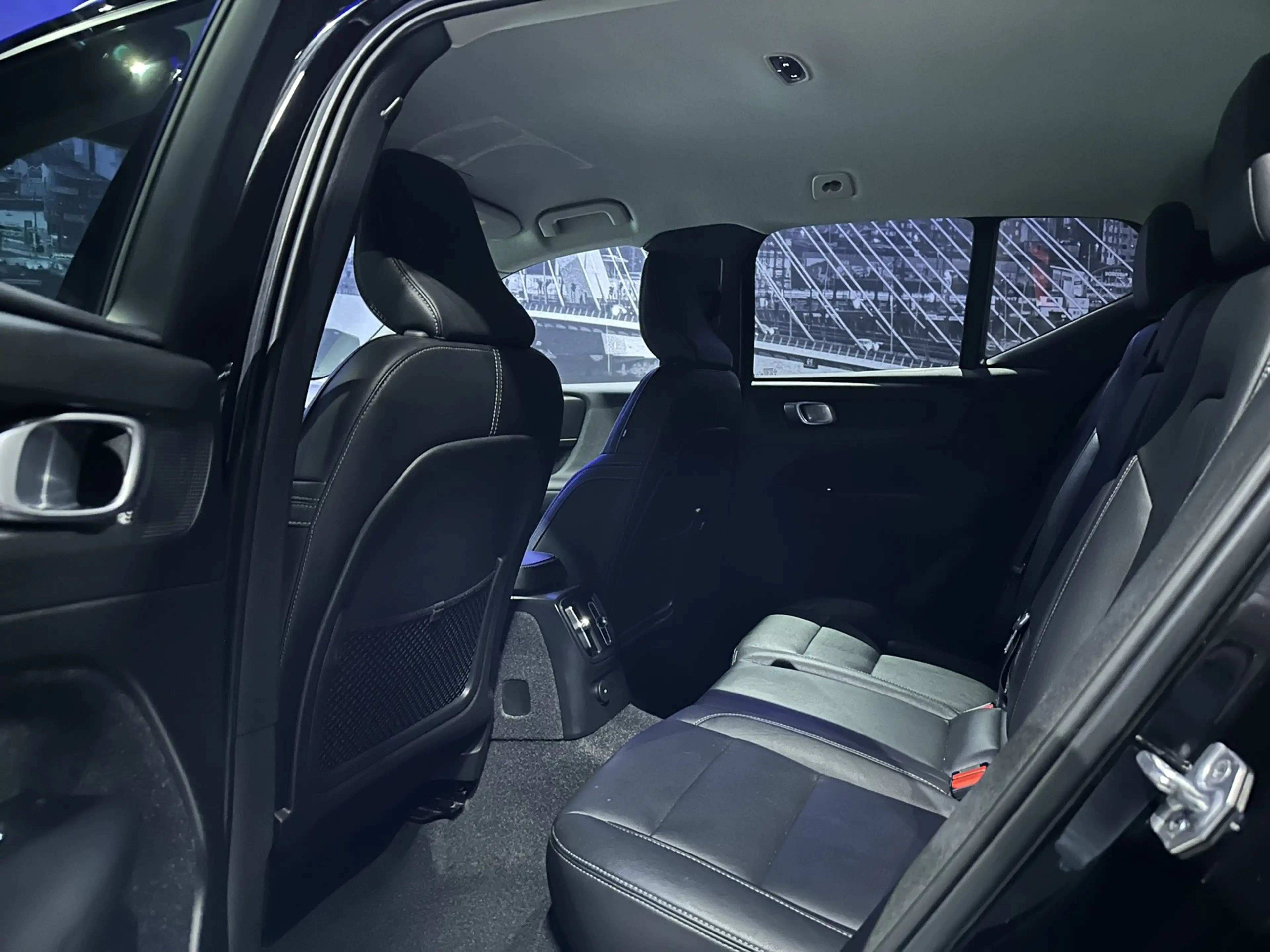 Volvo XC40 1.5 T4 Recharge Inscription Expression *HarmanKard — photo 21