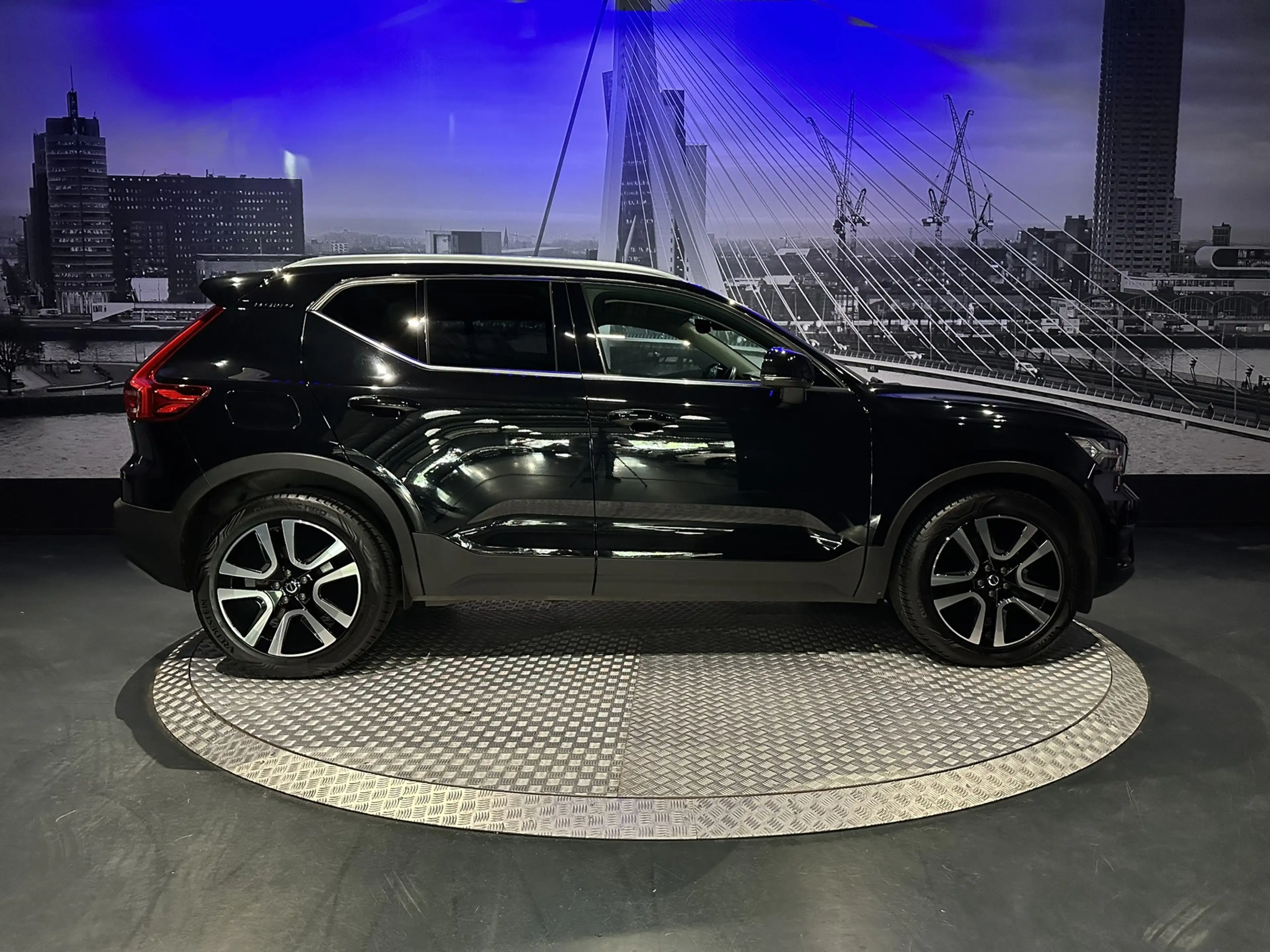 Volvo XC40 1.5 T4 Recharge Inscription Expression *HarmanKard — photo 2