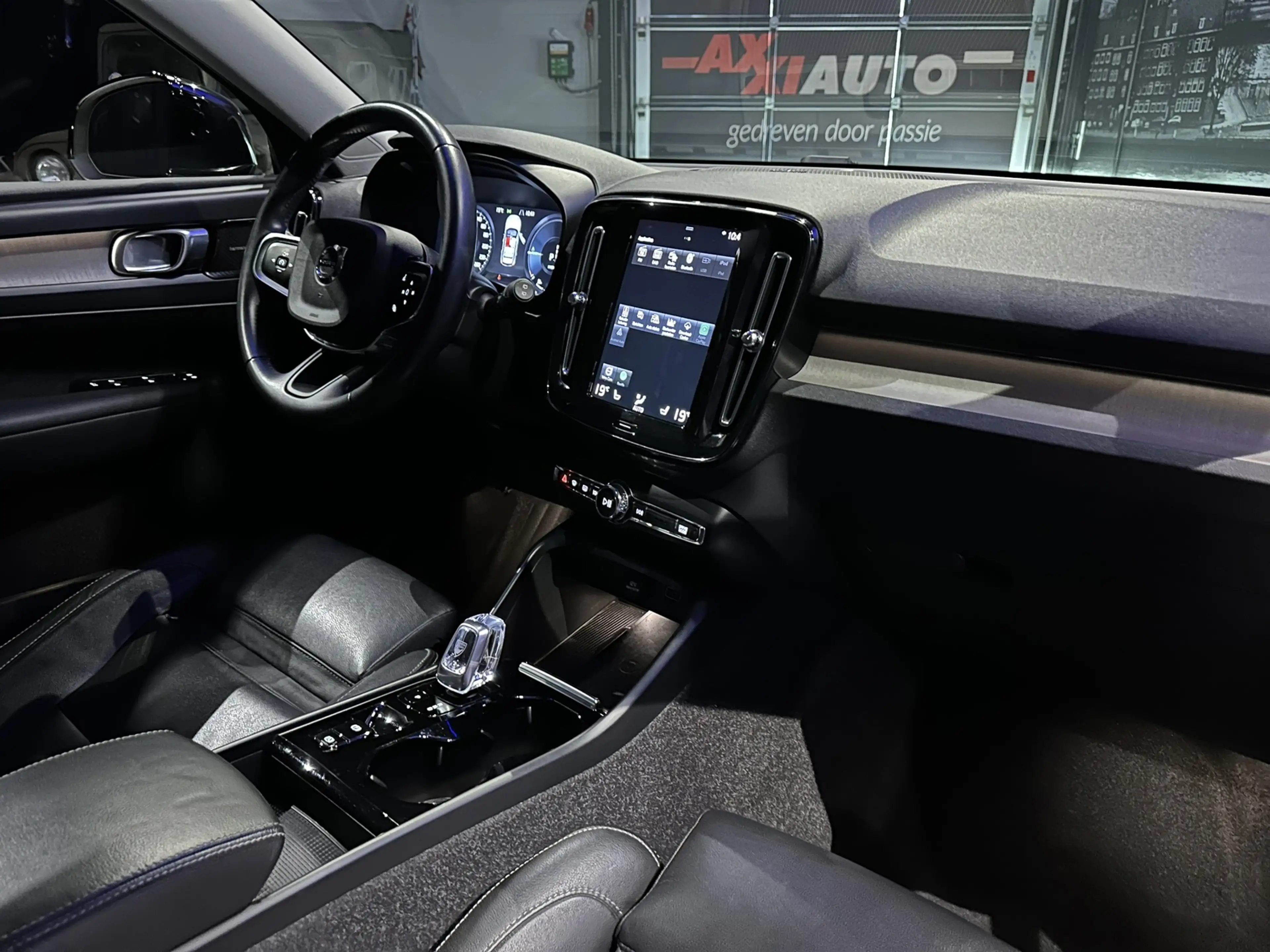 Volvo XC40 1.5 T4 Recharge Inscription Expression *HarmanKard — photo 25