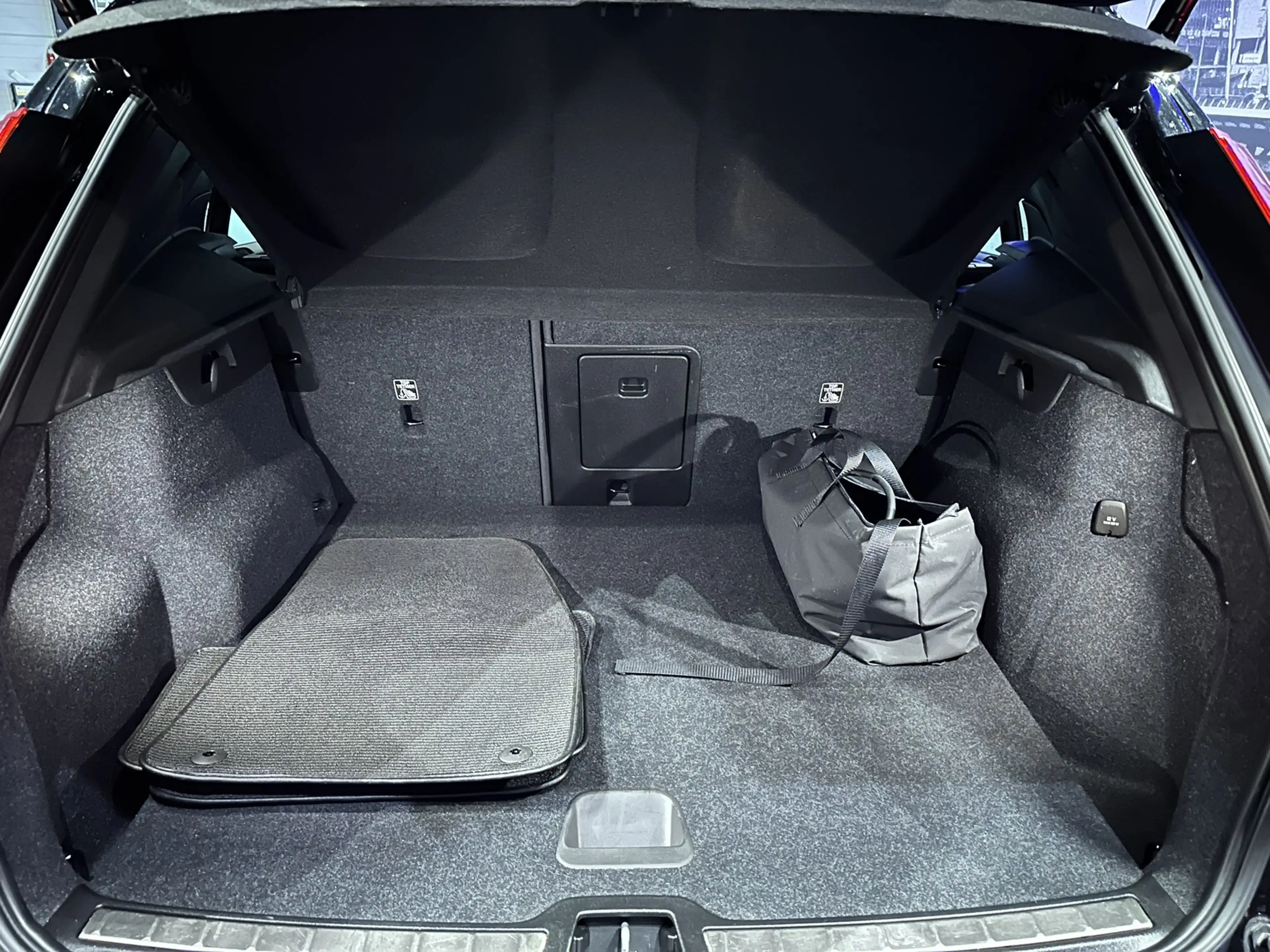 Volvo XC40 1.5 T4 Recharge Inscription Expression *HarmanKard — photo 23