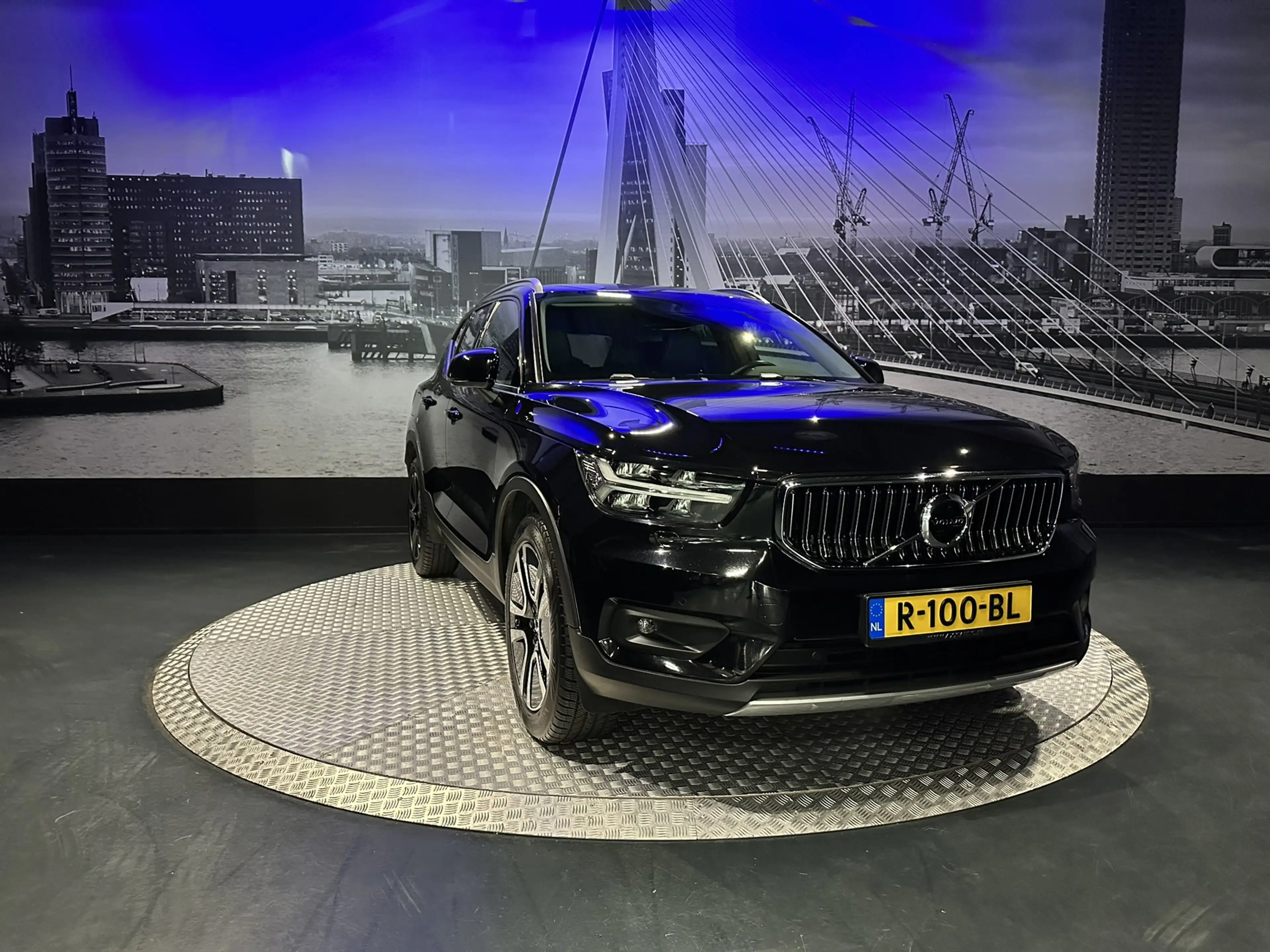 Volvo XC40 1.5 T4 Recharge Inscription Expression *HarmanKard — photo 4