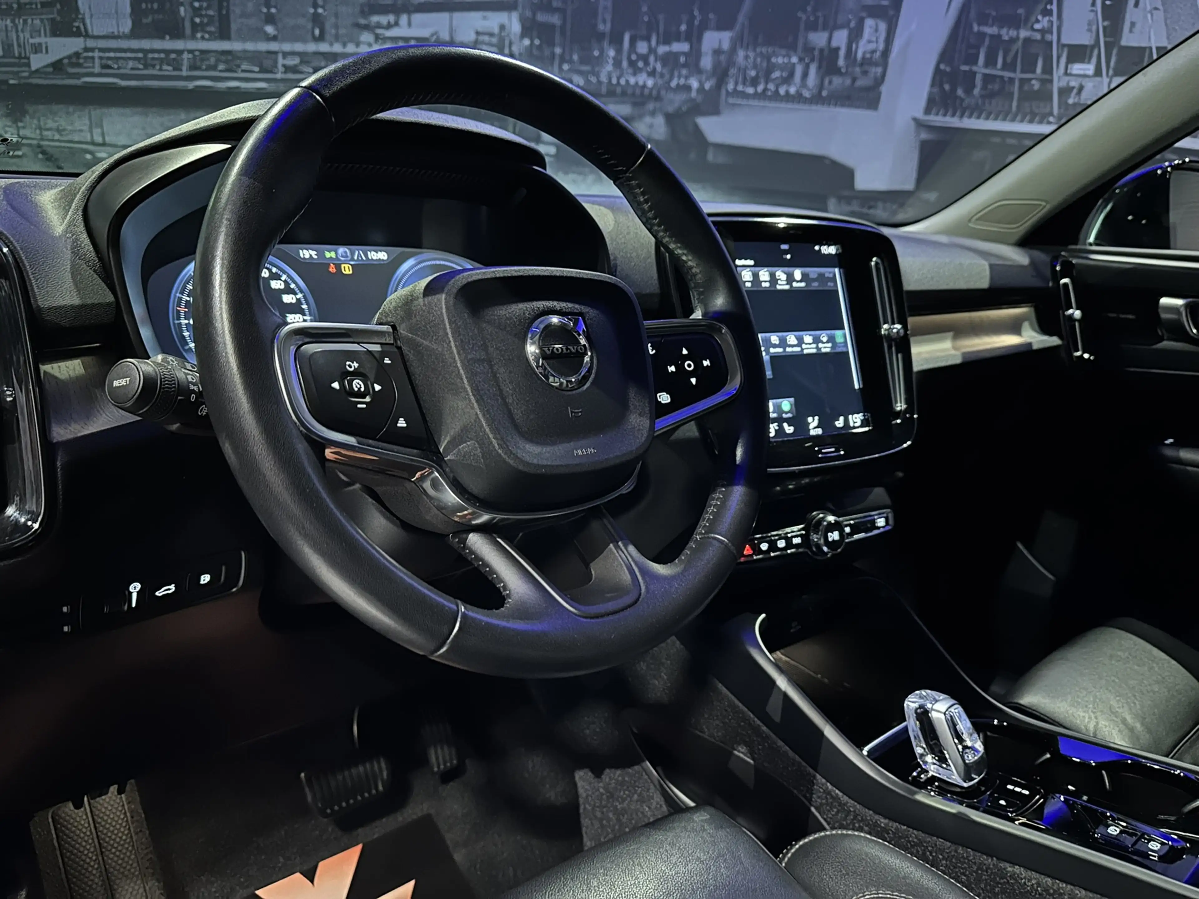 Volvo XC40 1.5 T4 Recharge Inscription Expression *HarmanKard — photo 13