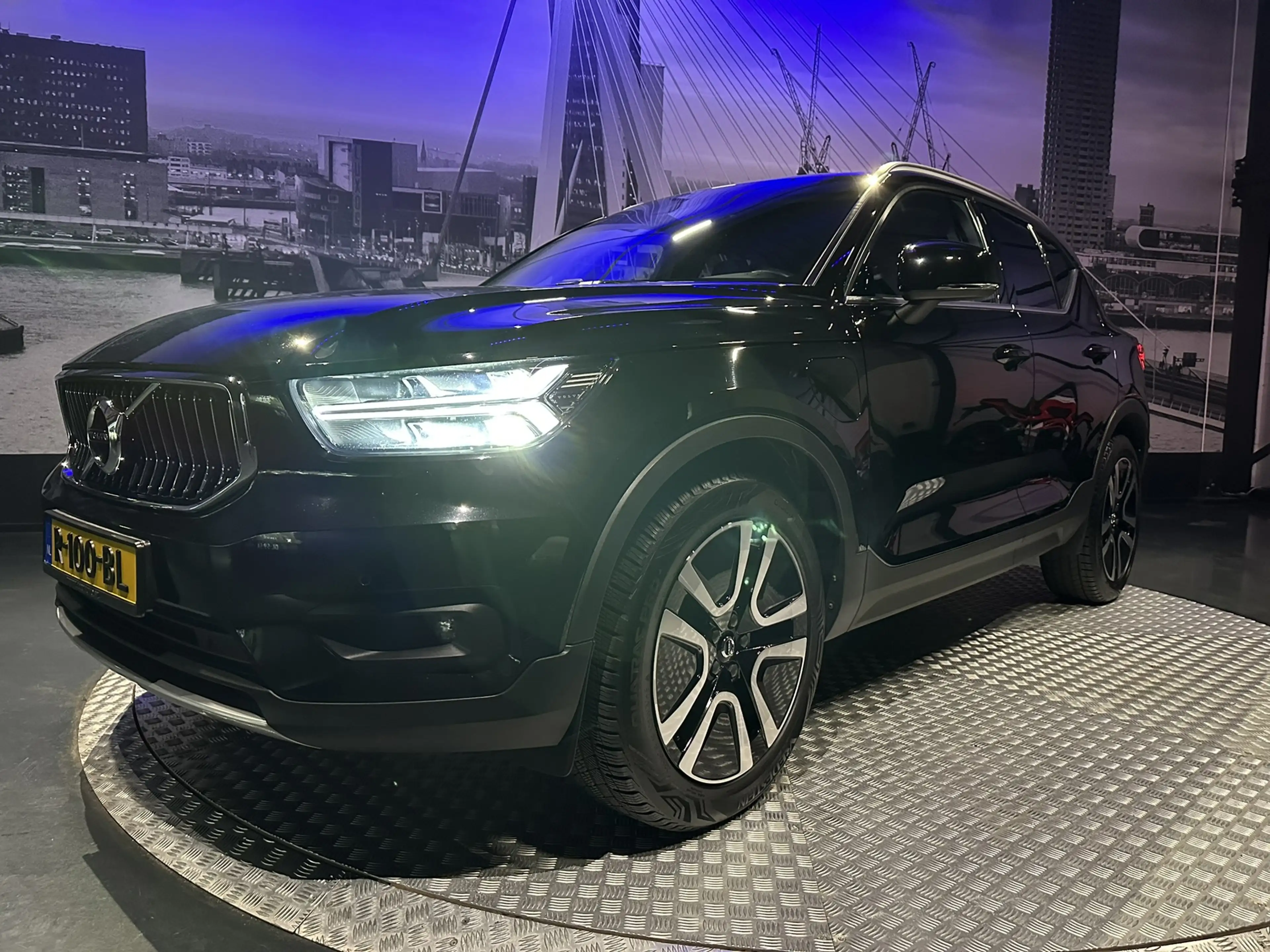 Volvo XC40 1.5 T4 Recharge Inscription Expression *HarmanKard — photo 26