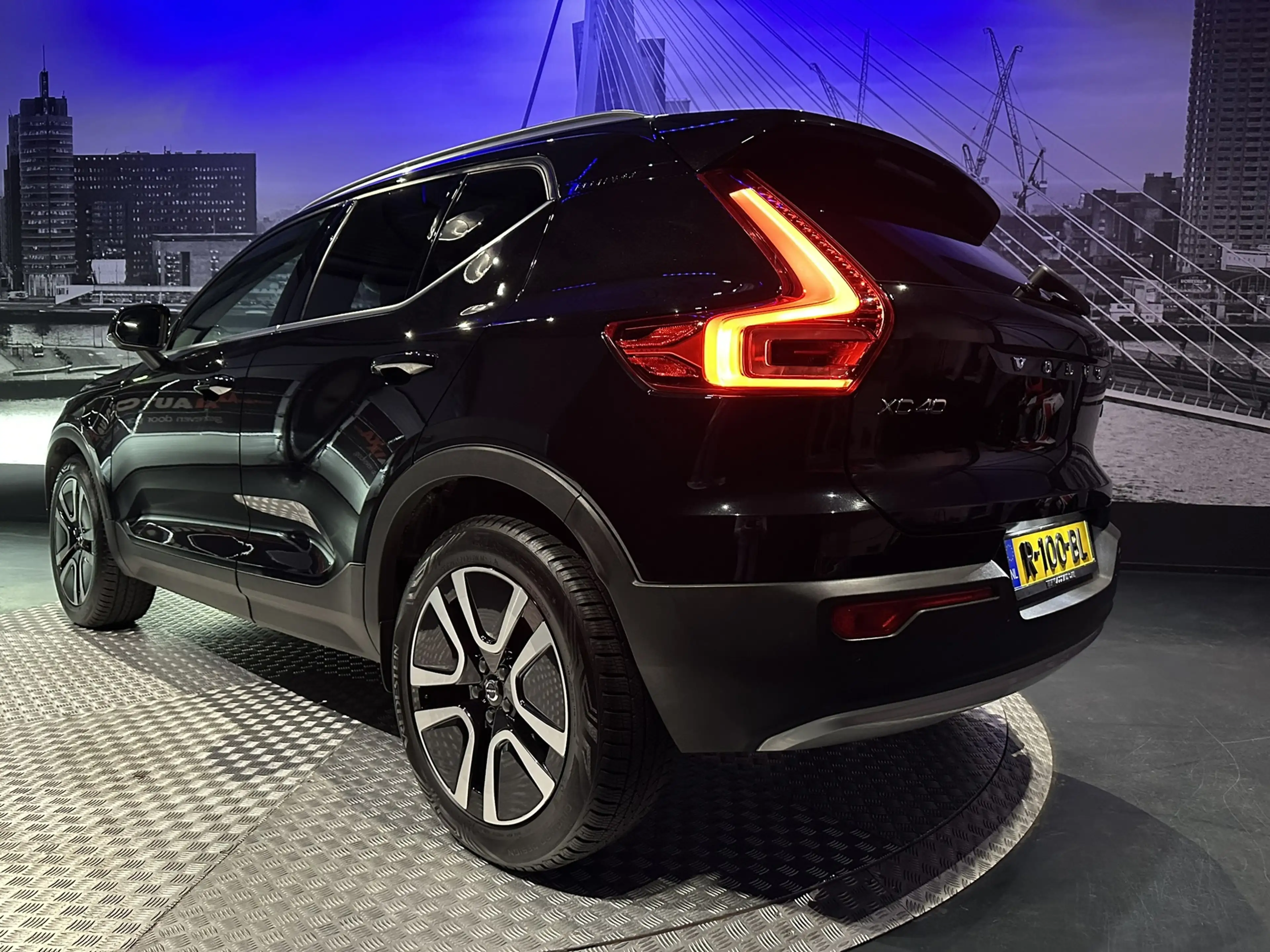 Volvo XC40 1.5 T4 Recharge Inscription Expression *HarmanKard — photo 22