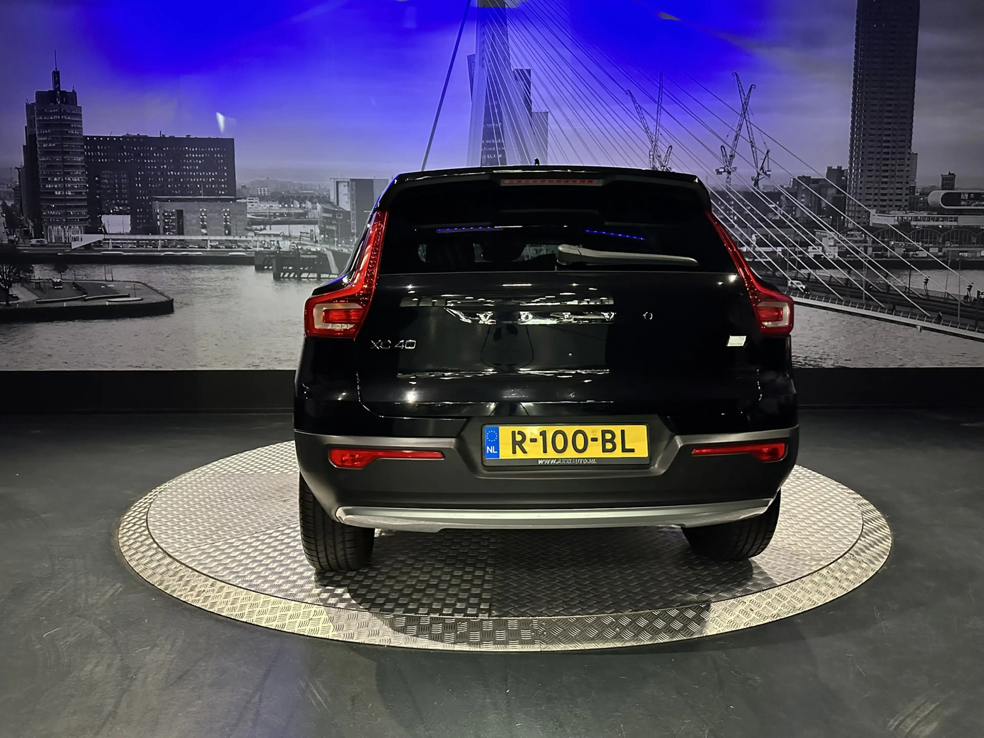 Volvo XC40 1.5 T4 Recharge Inscription Expression *HarmanKard — photo 10