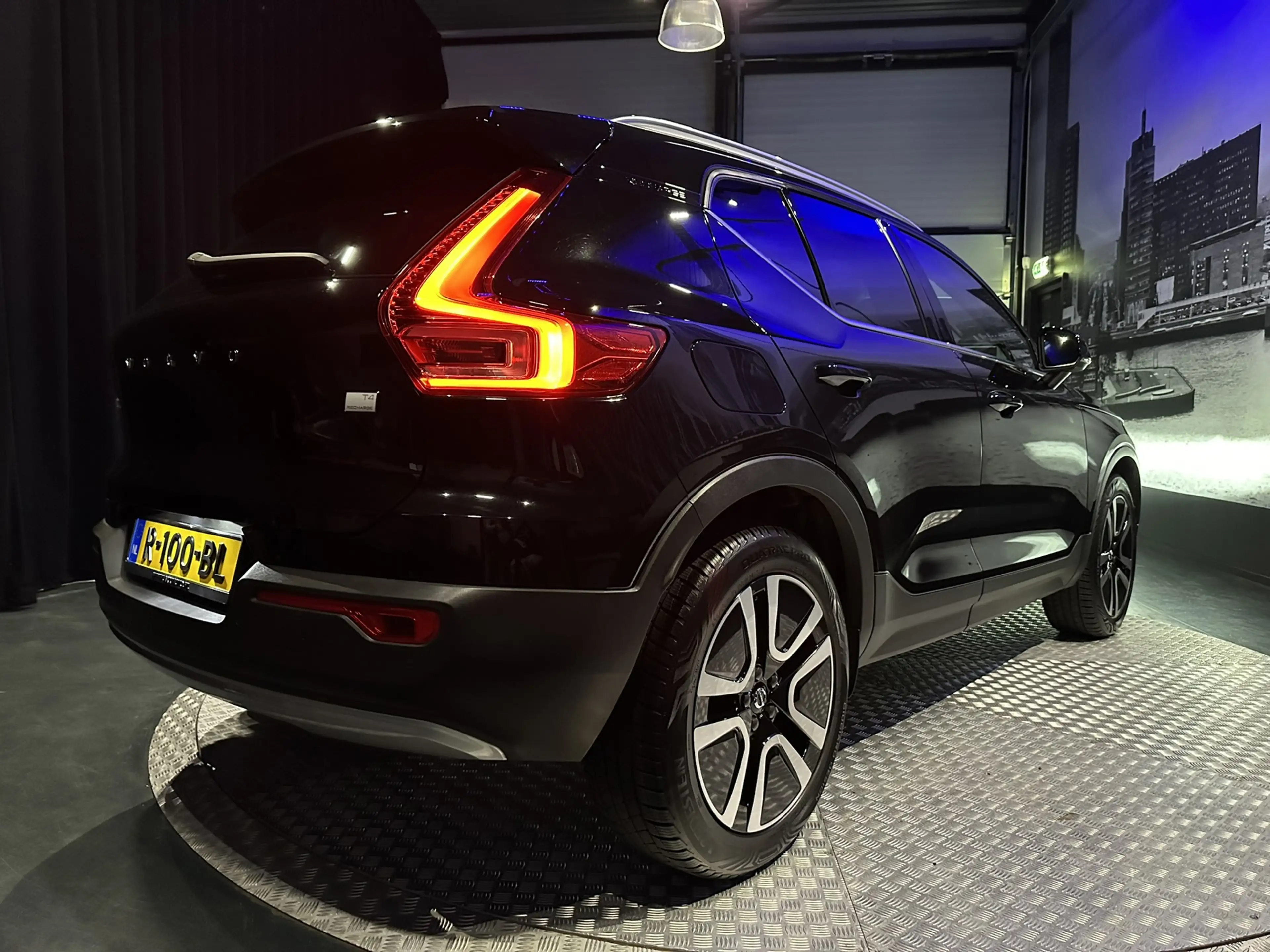 Volvo XC40 1.5 T4 Recharge Inscription Expression *HarmanKard — photo 24