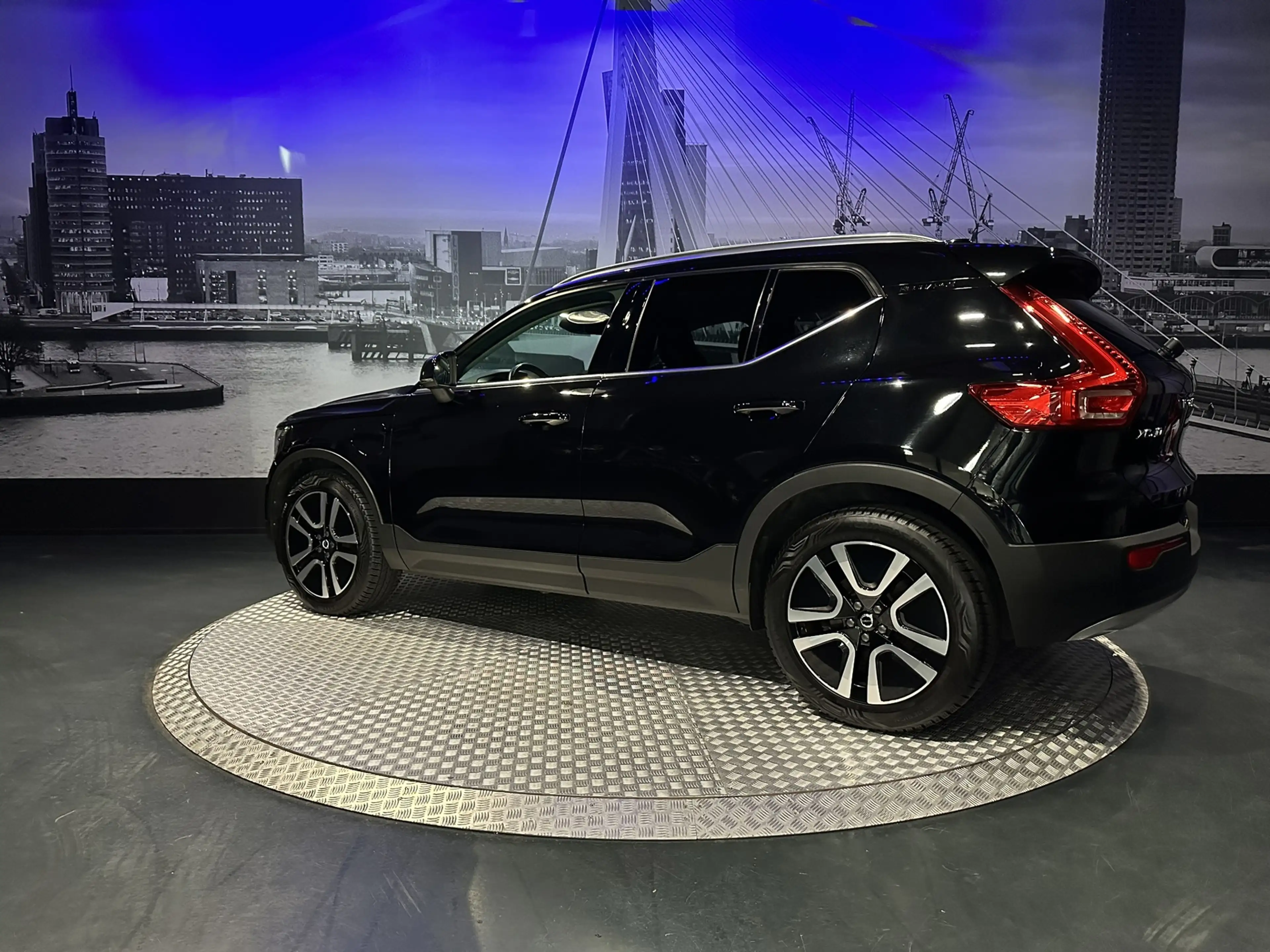 Volvo XC40 1.5 T4 Recharge Inscription Expression *HarmanKard — photo 8