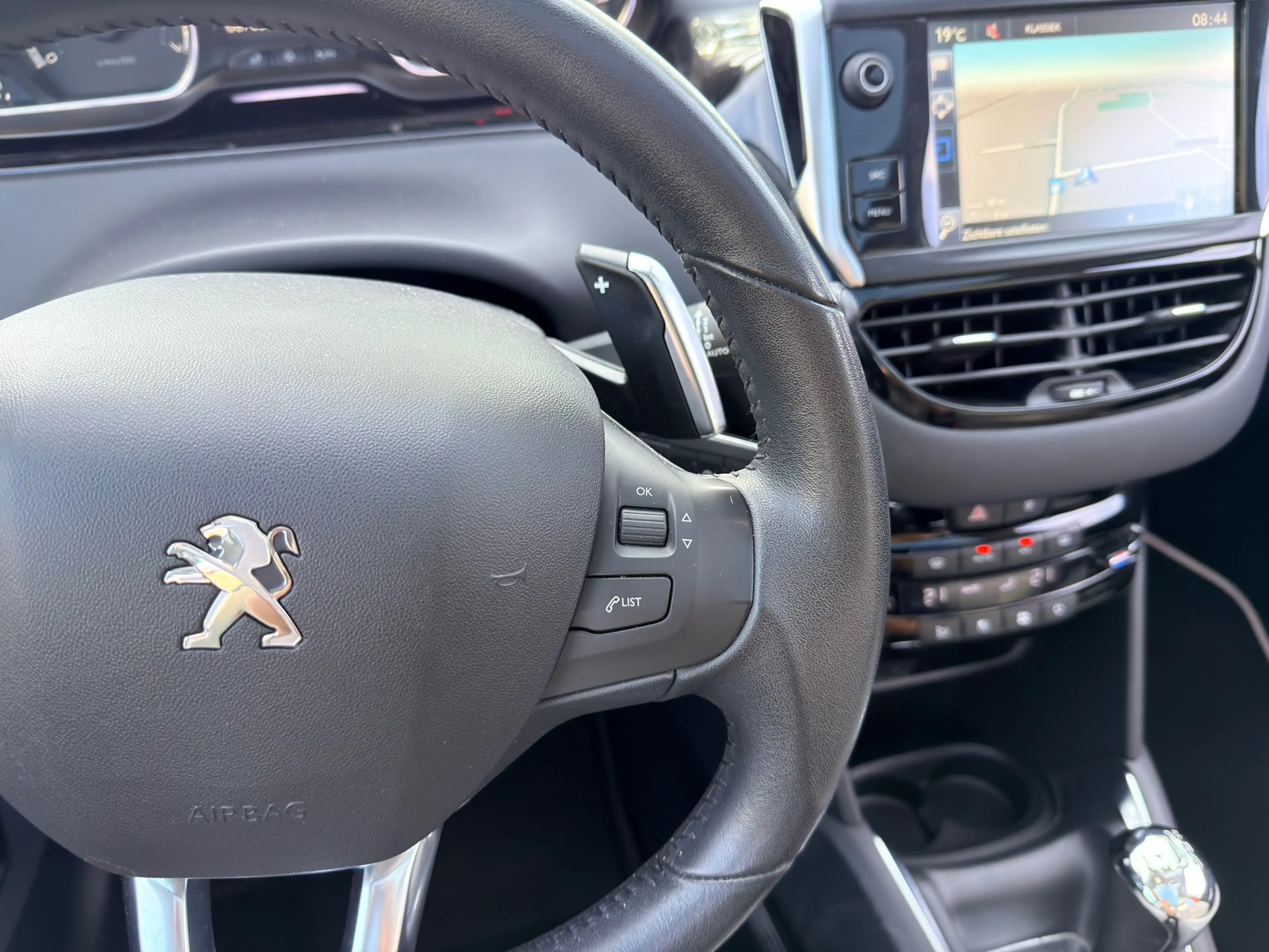 Peugeot 208 1.2 e-VTi Roland Garros Trekhaak, Panoramadak, Sto — photo 16
