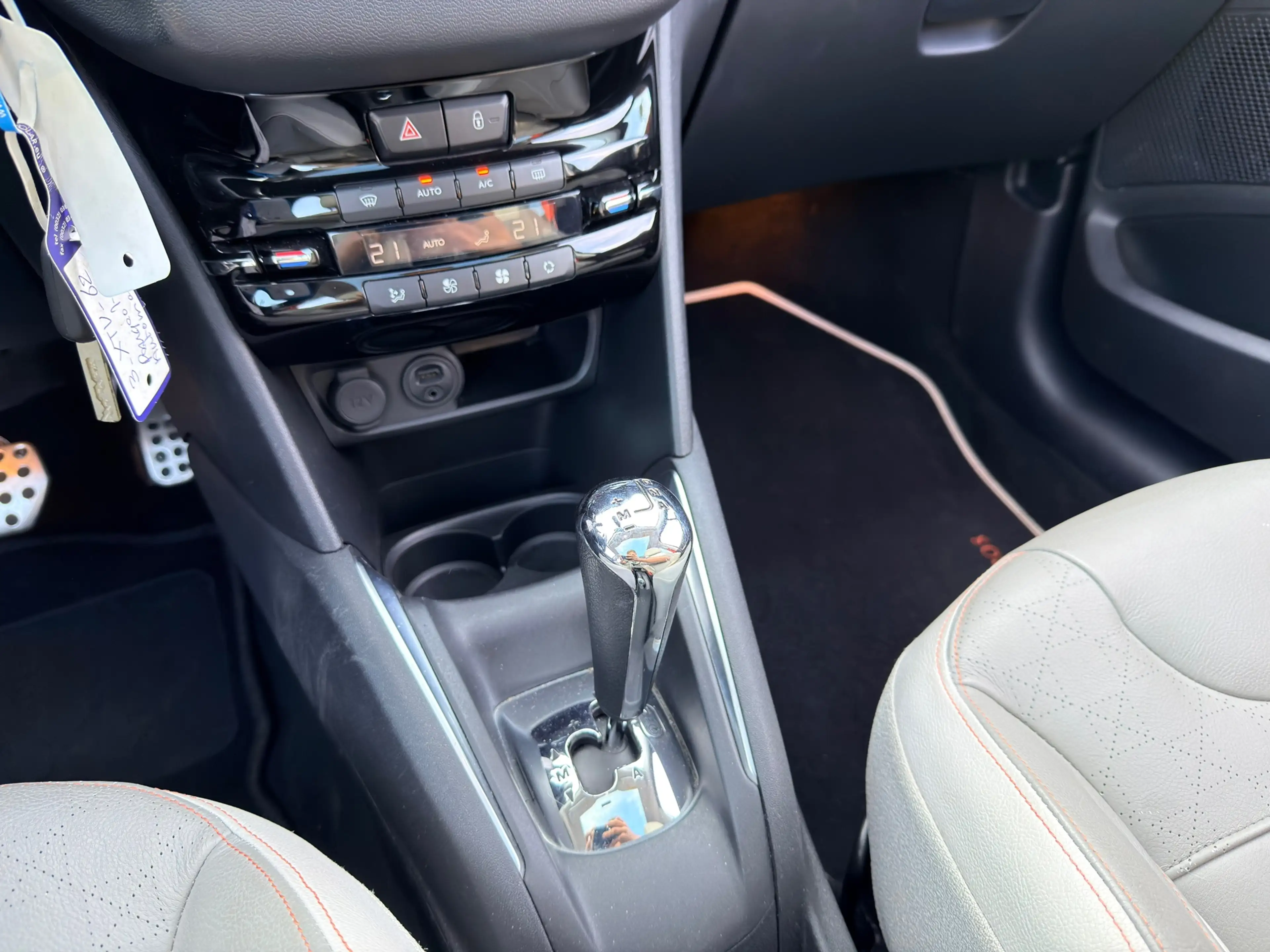 Peugeot 208 1.2 e-VTi Roland Garros Trekhaak, Panoramadak, Sto — photo 18