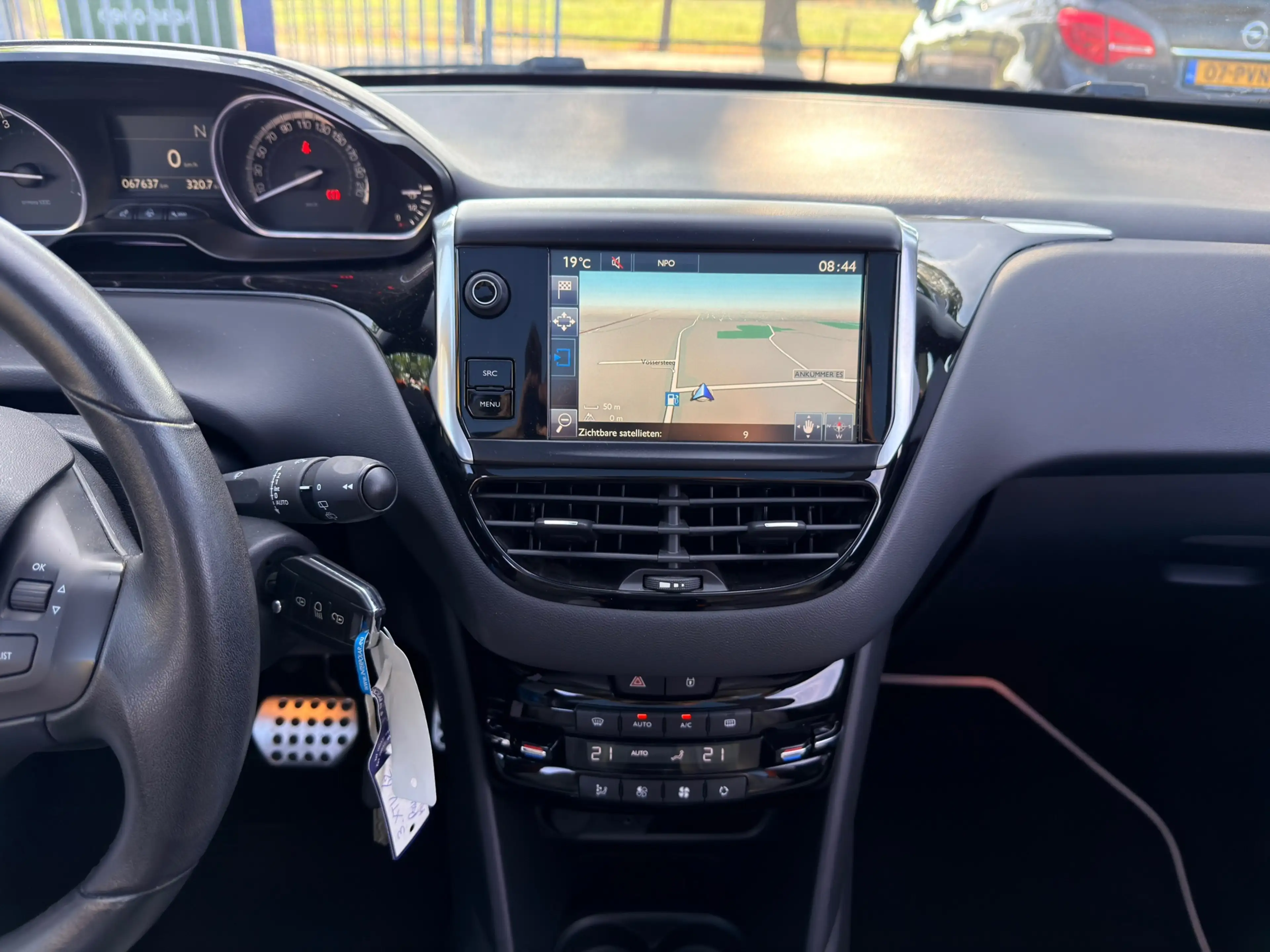 Peugeot 208 1.2 e-VTi Roland Garros Trekhaak, Panoramadak, Sto — photo 19