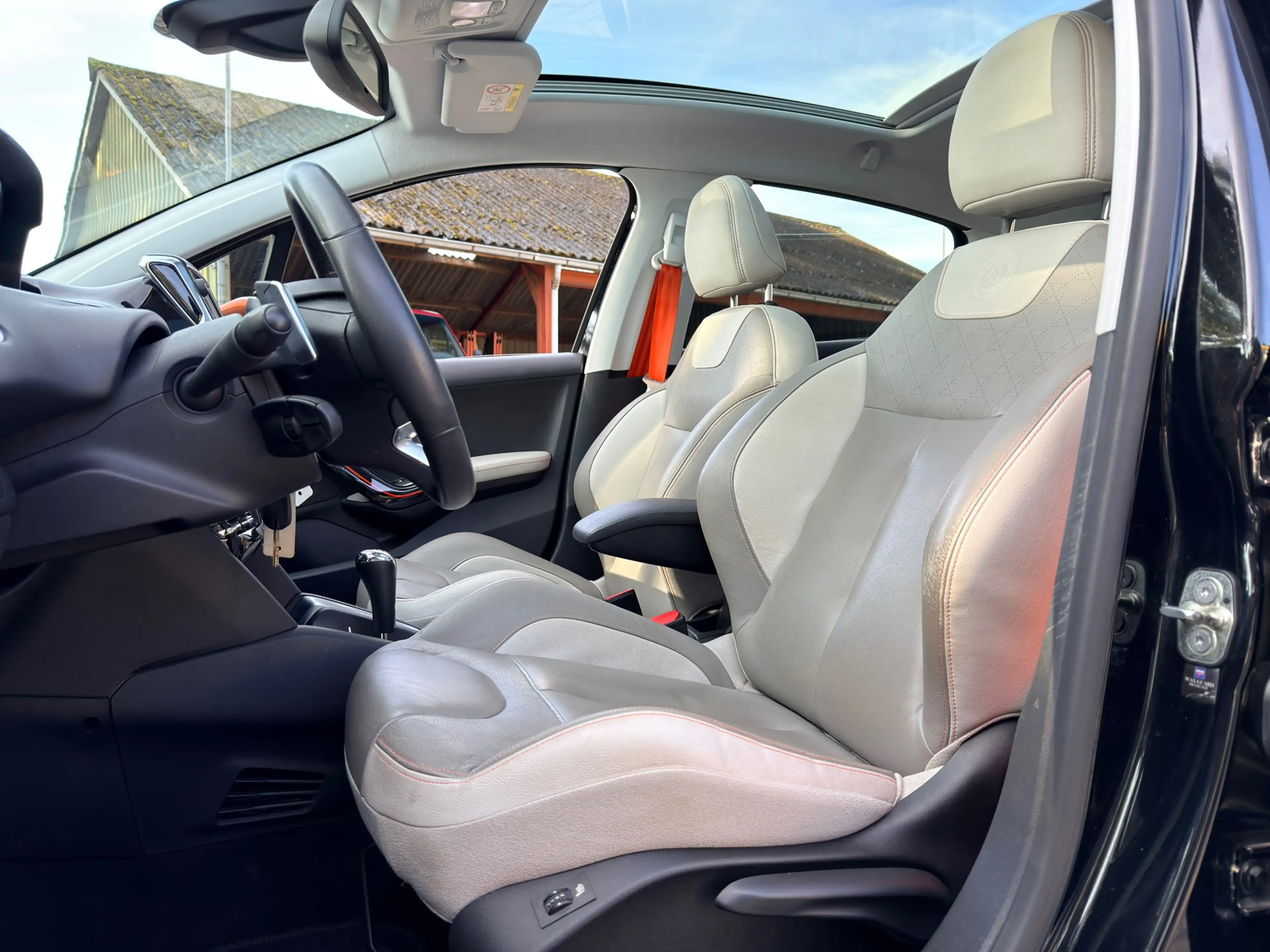 Peugeot 208 1.2 e-VTi Roland Garros Trekhaak, Panoramadak, Sto — photo 2
