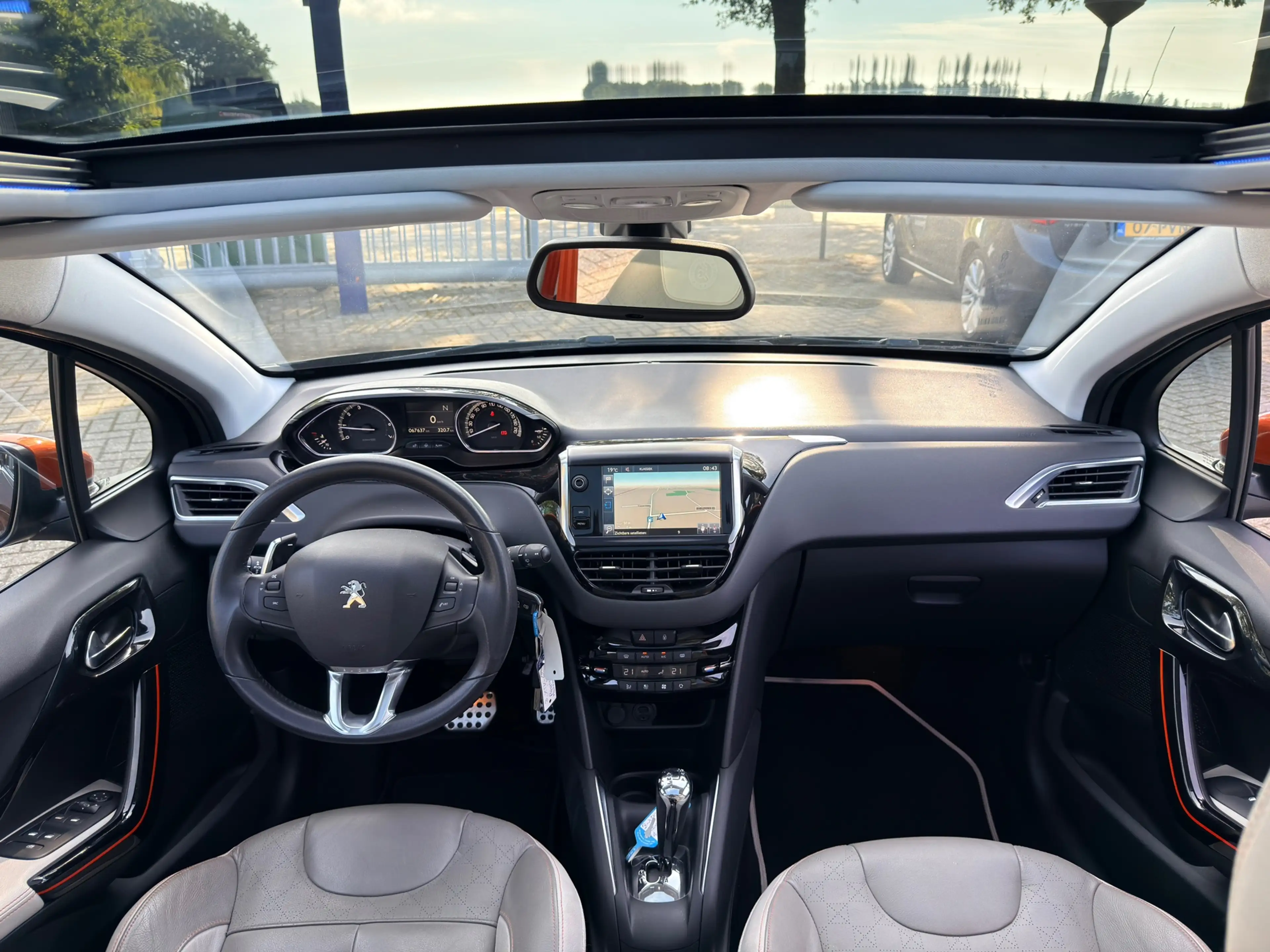 Peugeot 208 1.2 e-VTi Roland Garros Trekhaak, Panoramadak, Sto — photo 4