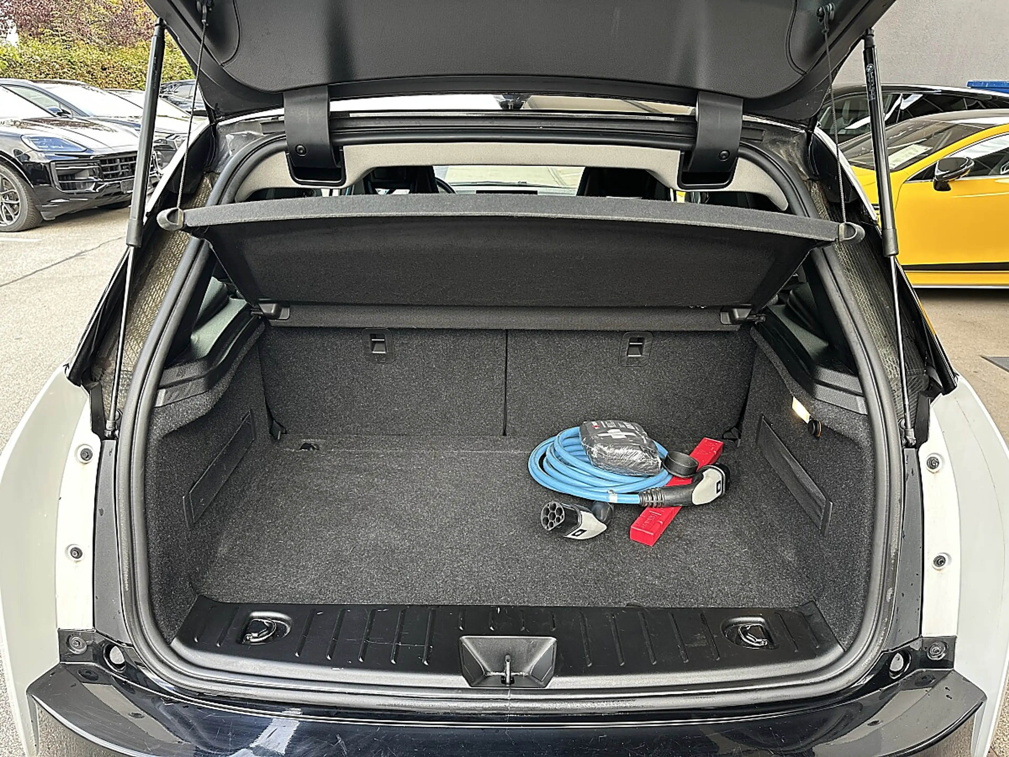 BMW i3 94 Ah / Wärmepumpe / Navi / SZH / RFK / — photo 9