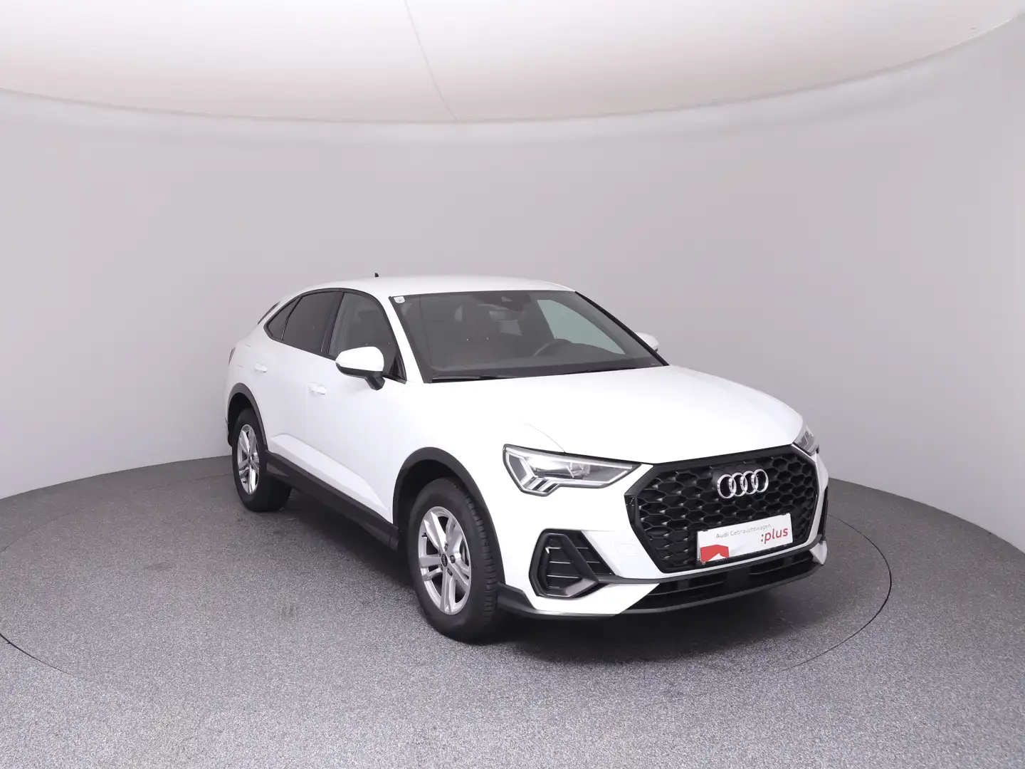 Audi Q3 e-tron 45 TFSI e Weiß - 2