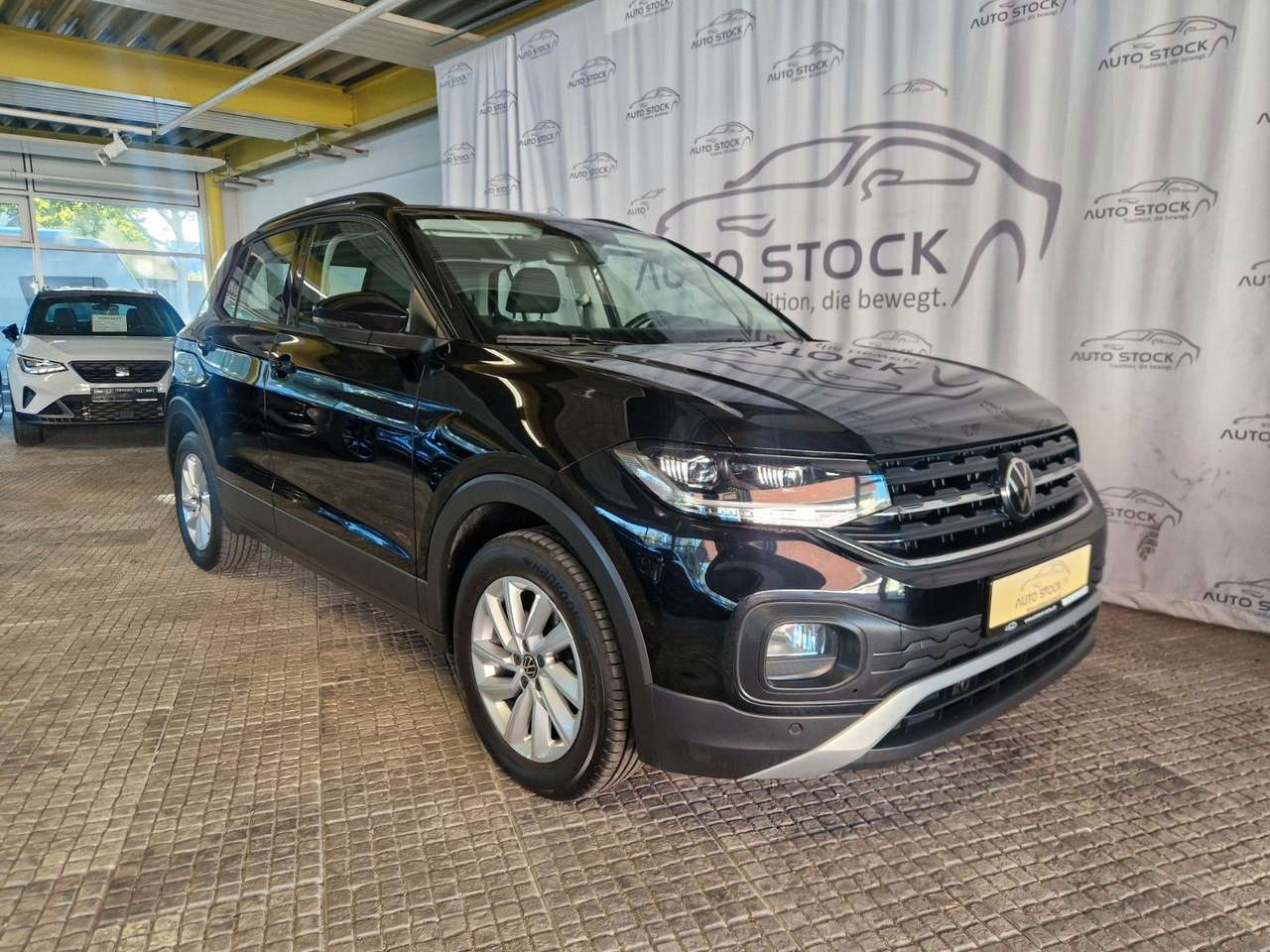 Volkswagen T-Cross 2023 — 1.5 TSI DSG Life LED PDC ACC Navi SH AHK