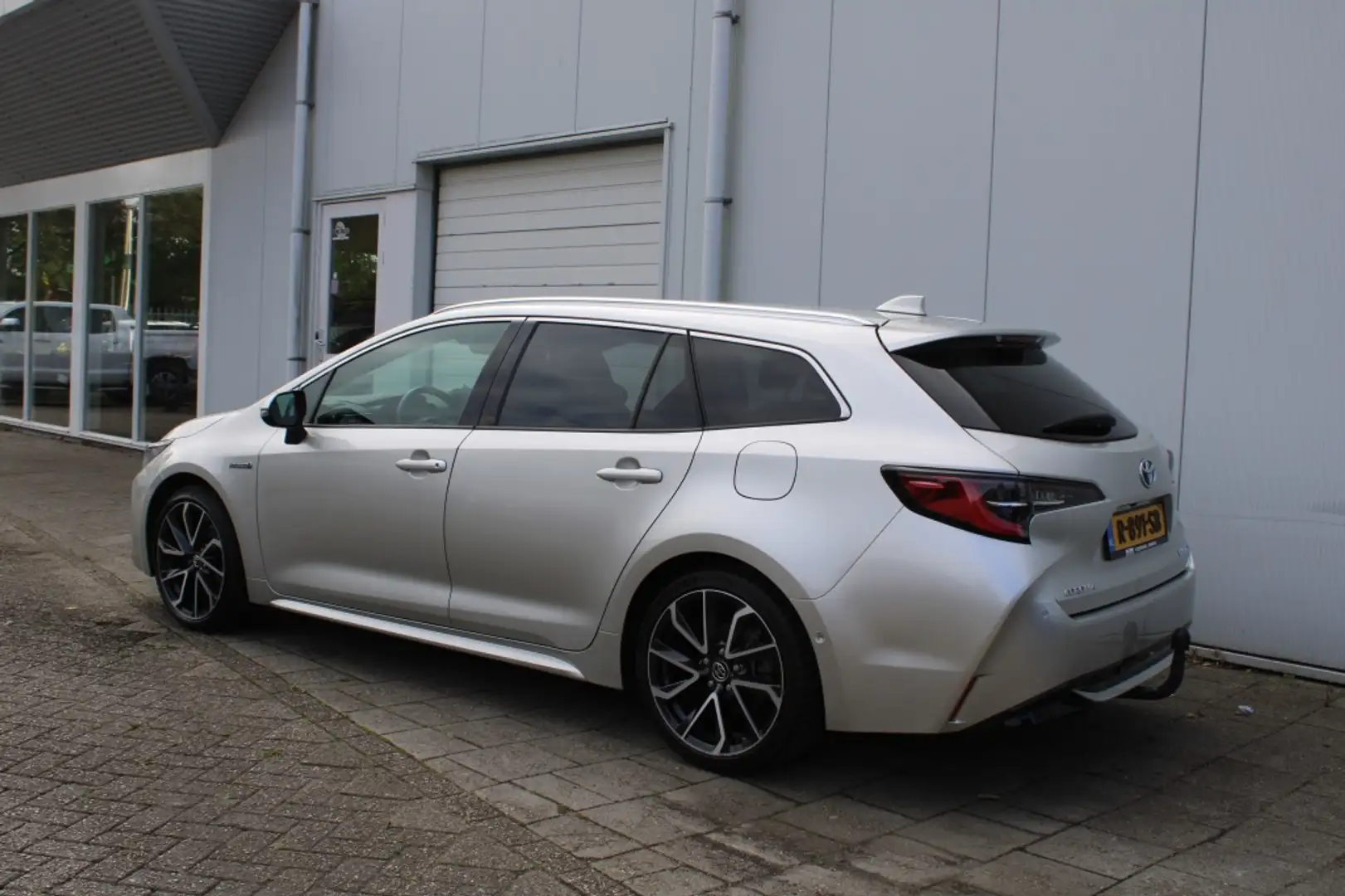 Toyota Corolla Touring Sports 2.0 Hybrid Executive Gris - 2