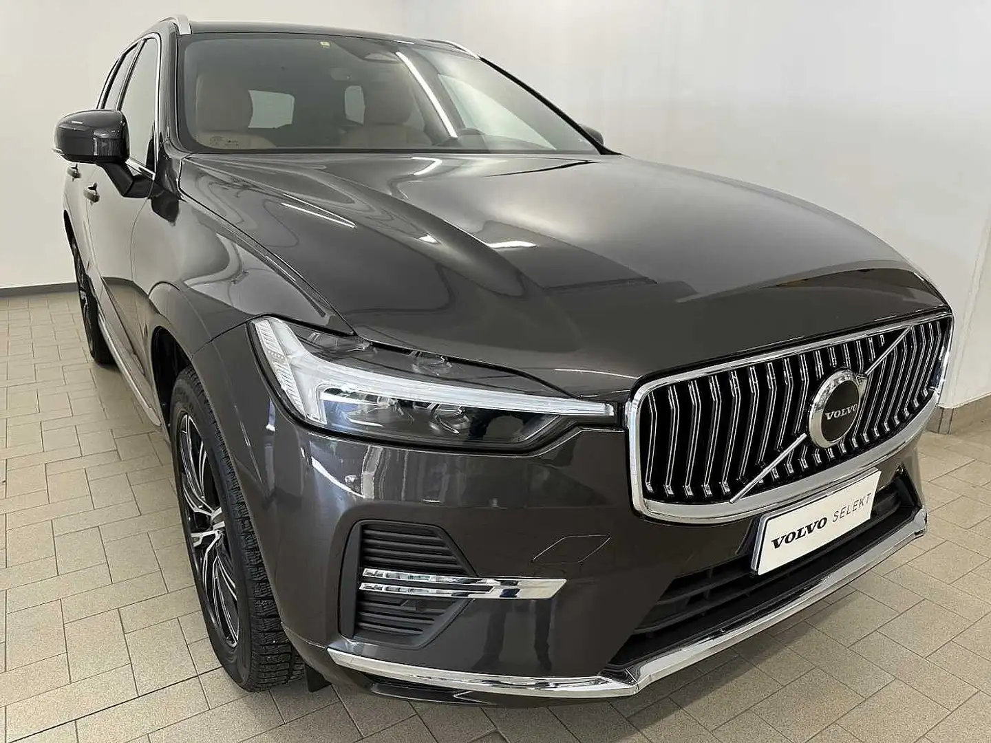 Volvo XC60 Inscr.B4 AWD mild hybrid (D) Gris - 2