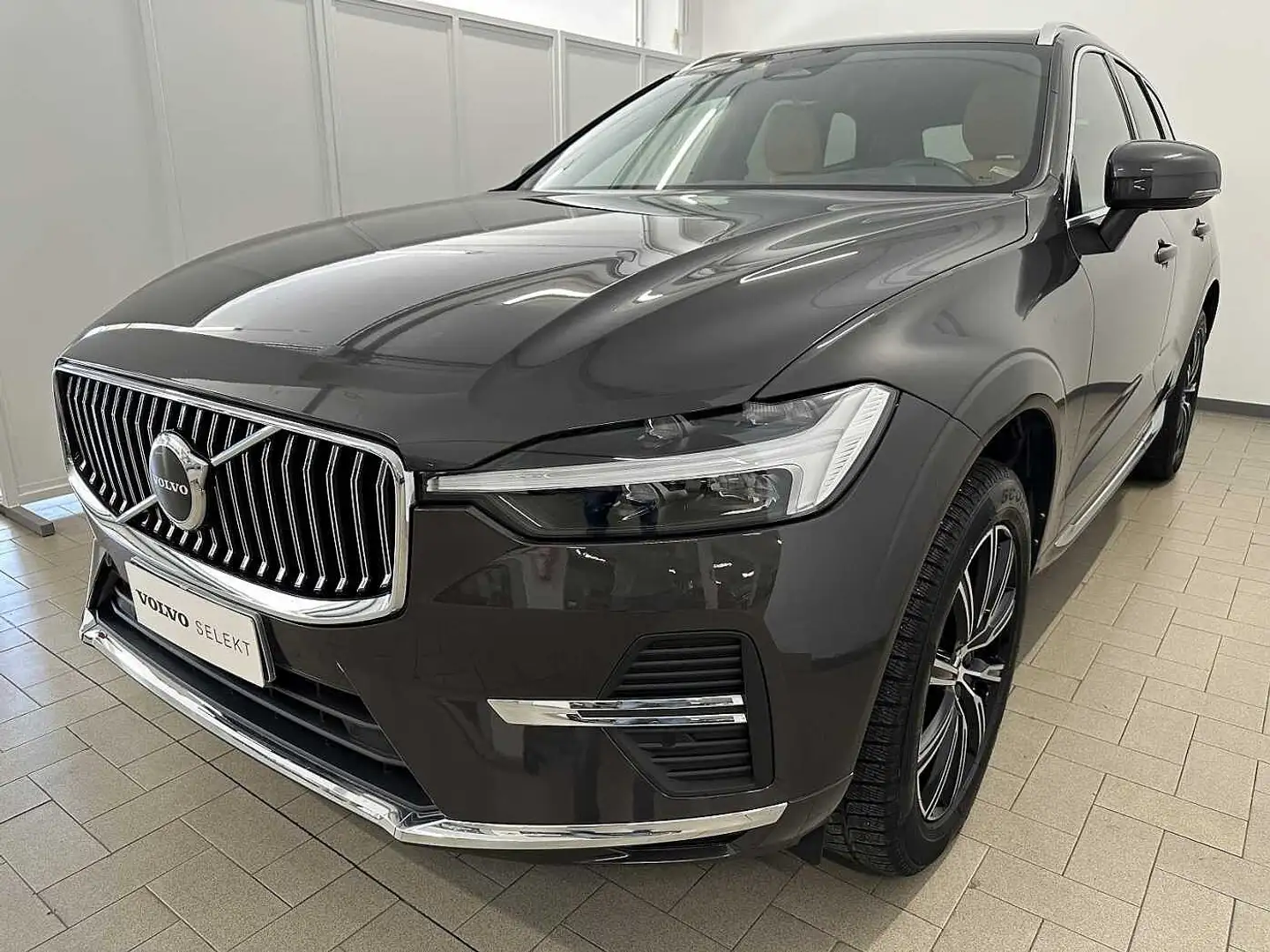 Volvo XC60 Inscr.B4 AWD mild hybrid (D) Gris - 1