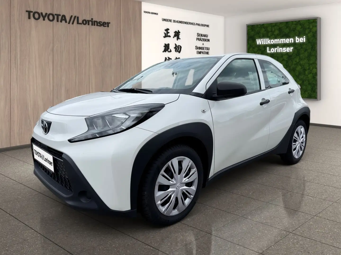 Toyota Aygo 1.0 +FLA+SpurH+SoundSys+ACC Білий - 2
