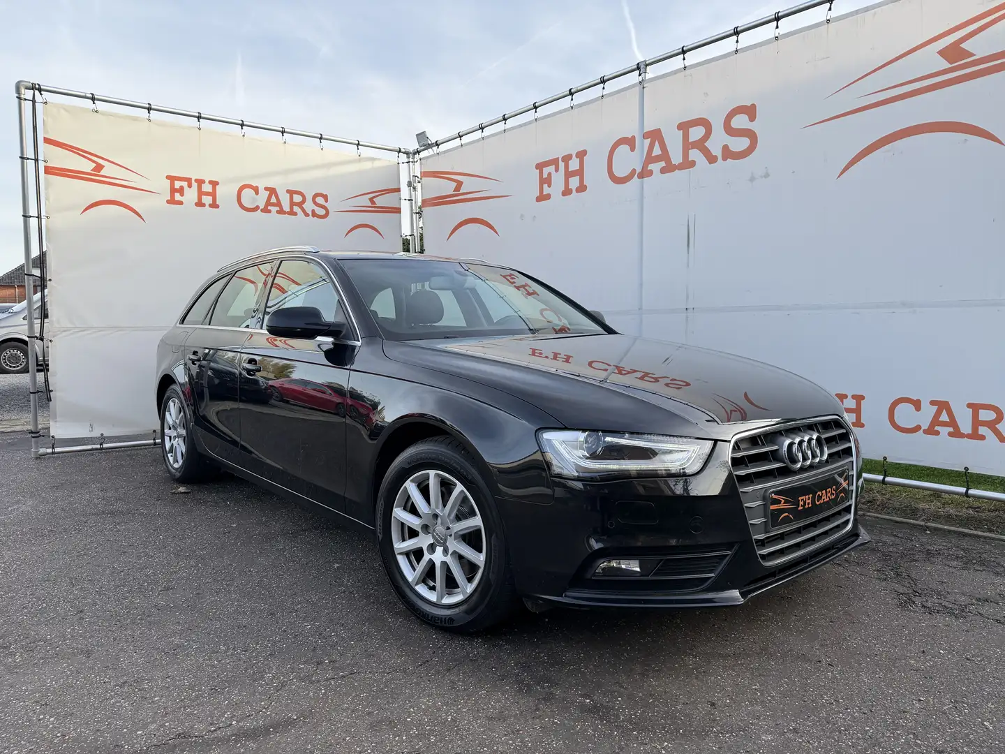 Audi A4 1.8 TFSI FACELIFT *BI-XENON*LED*170 PK*GPS*PDC* Zwart - 1