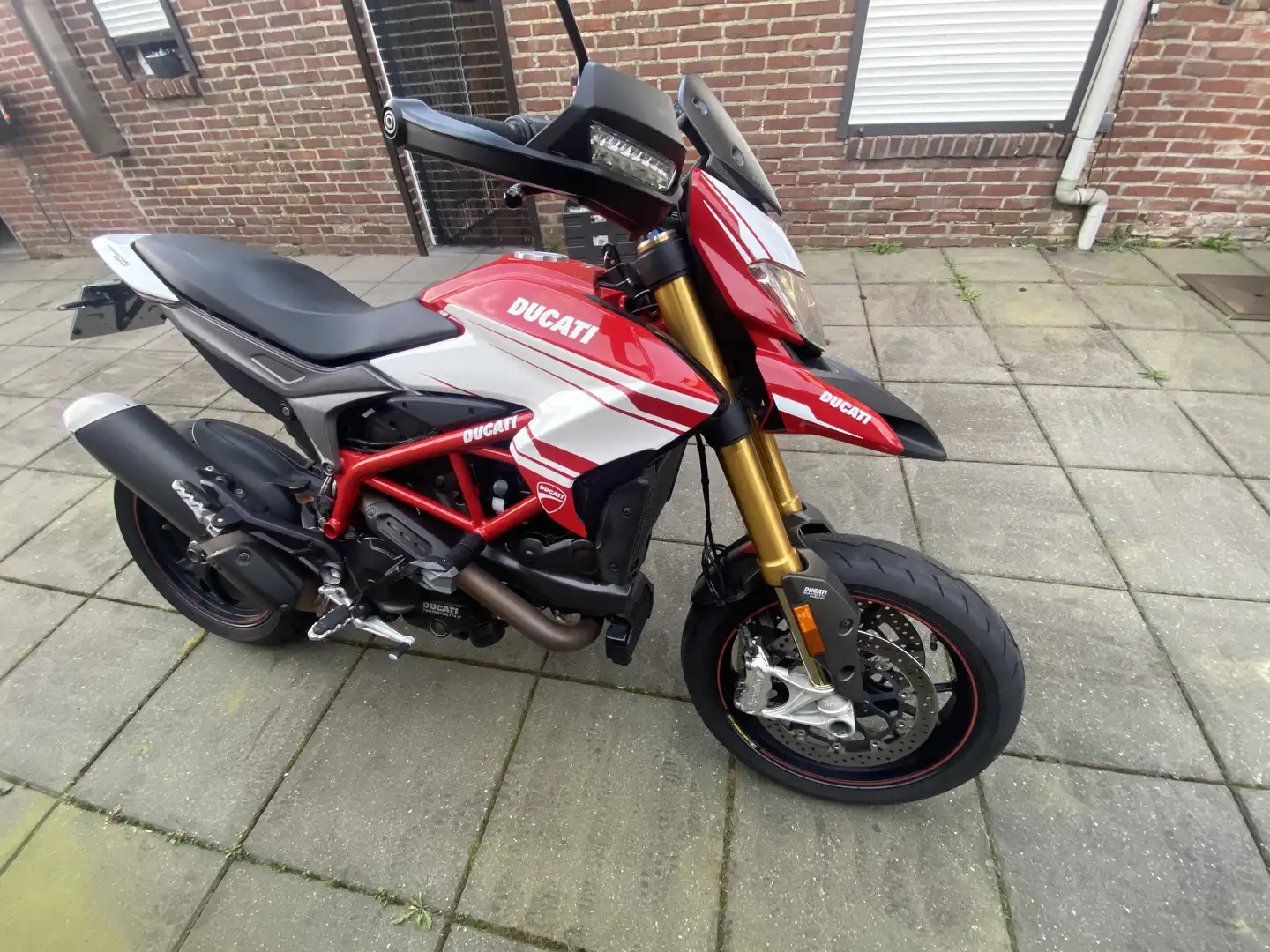Ducati Hypermotard 939 SP - 1