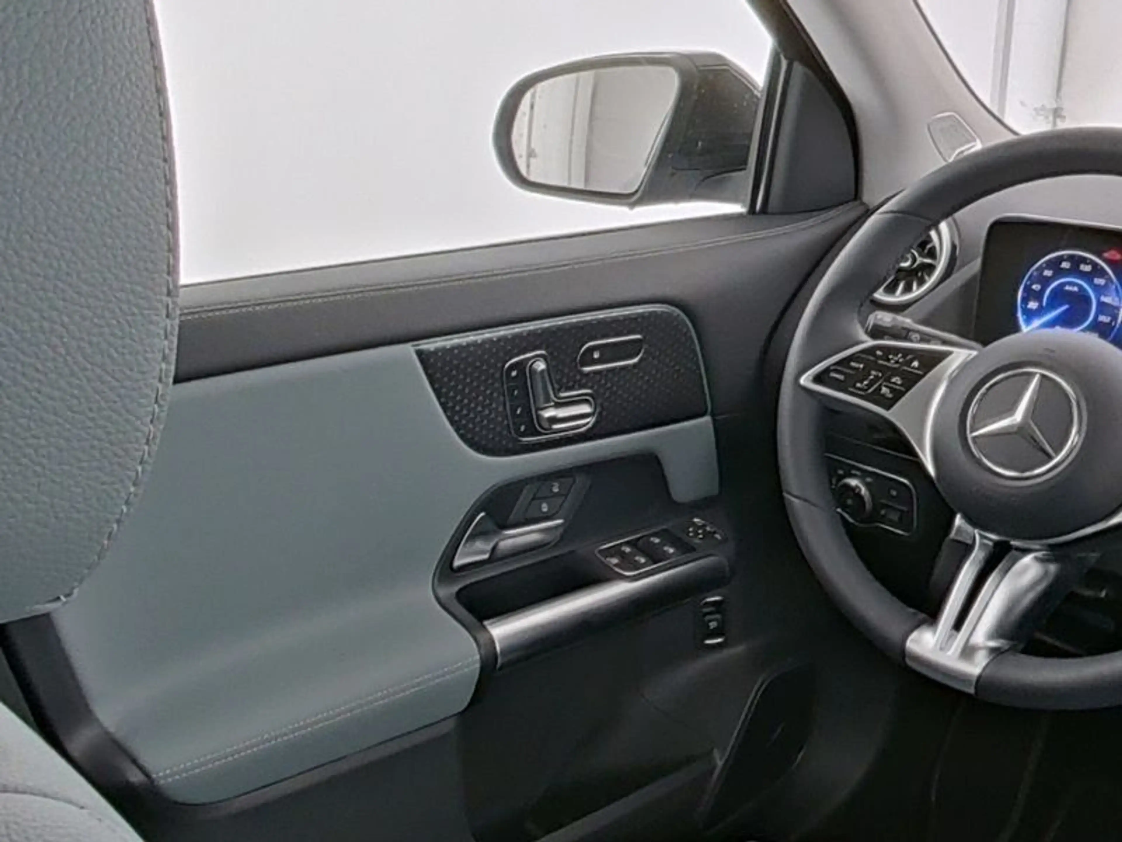 Mercedes-Benz EQA 250+ PROGR-ADV+ PANO FAP BURMEST MEMORY WDGS — photo 10
