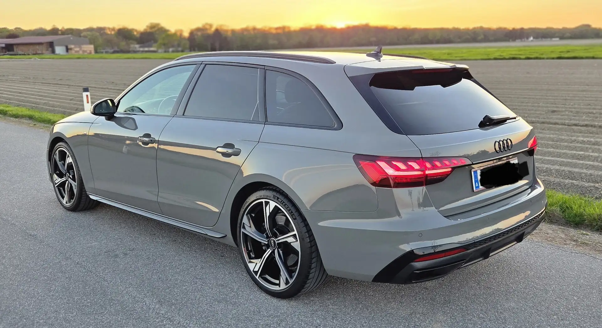Audi A4 Avant 35 TDI S-line S-tronic - 2