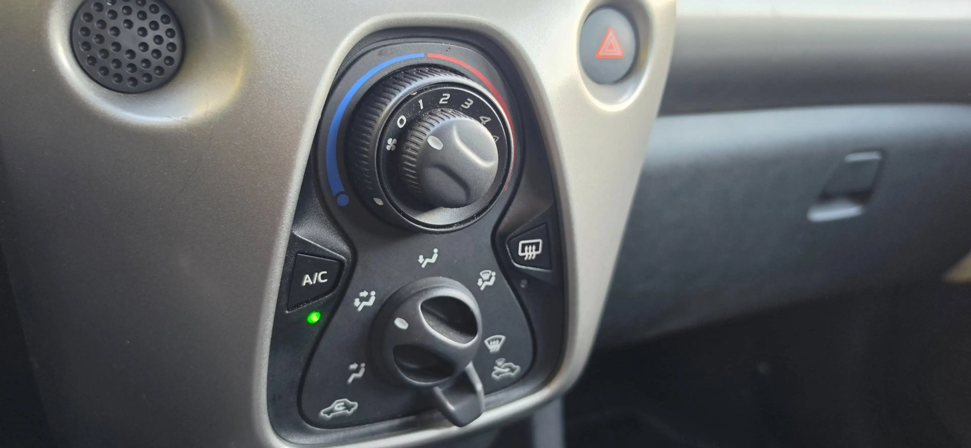Peugeot 108 1.0 e-VTi Active 5Drs Airco Elec pakket Bleutooth — photo 20
