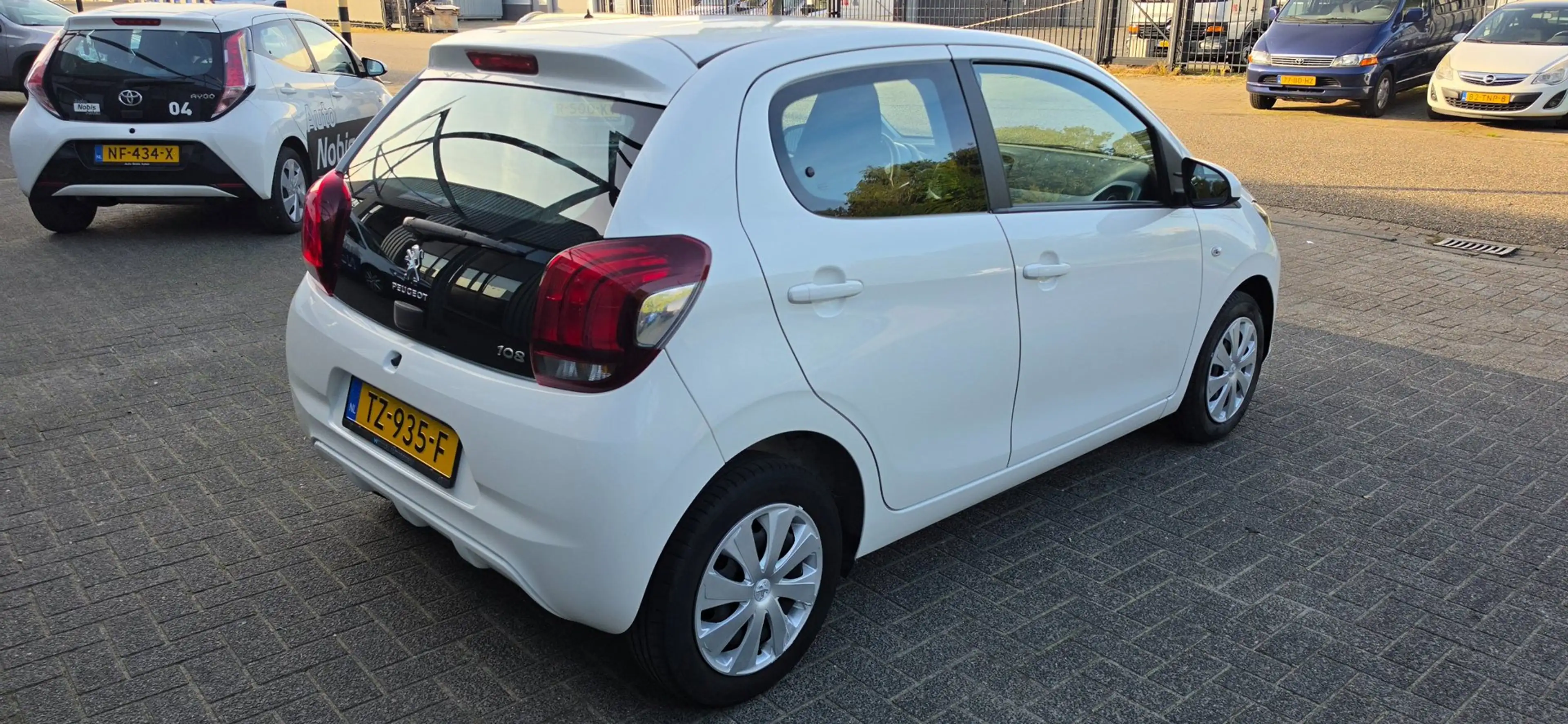Peugeot 108 1.0 e-VTi Active 5Drs Airco Elec pakket Bleutooth — photo 6
