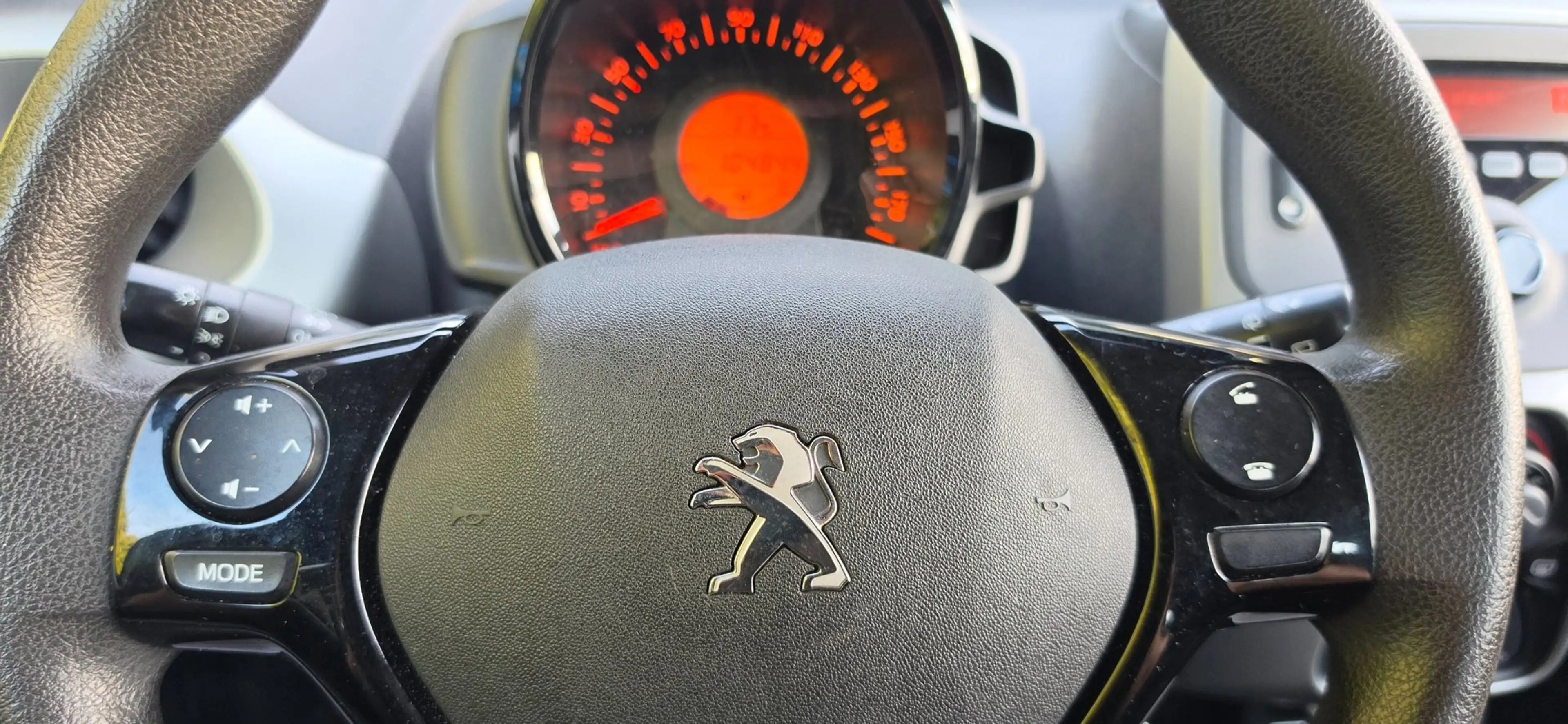 Peugeot 108 1.0 e-VTi Active 5Drs Airco Elec pakket Bleutooth — photo 17