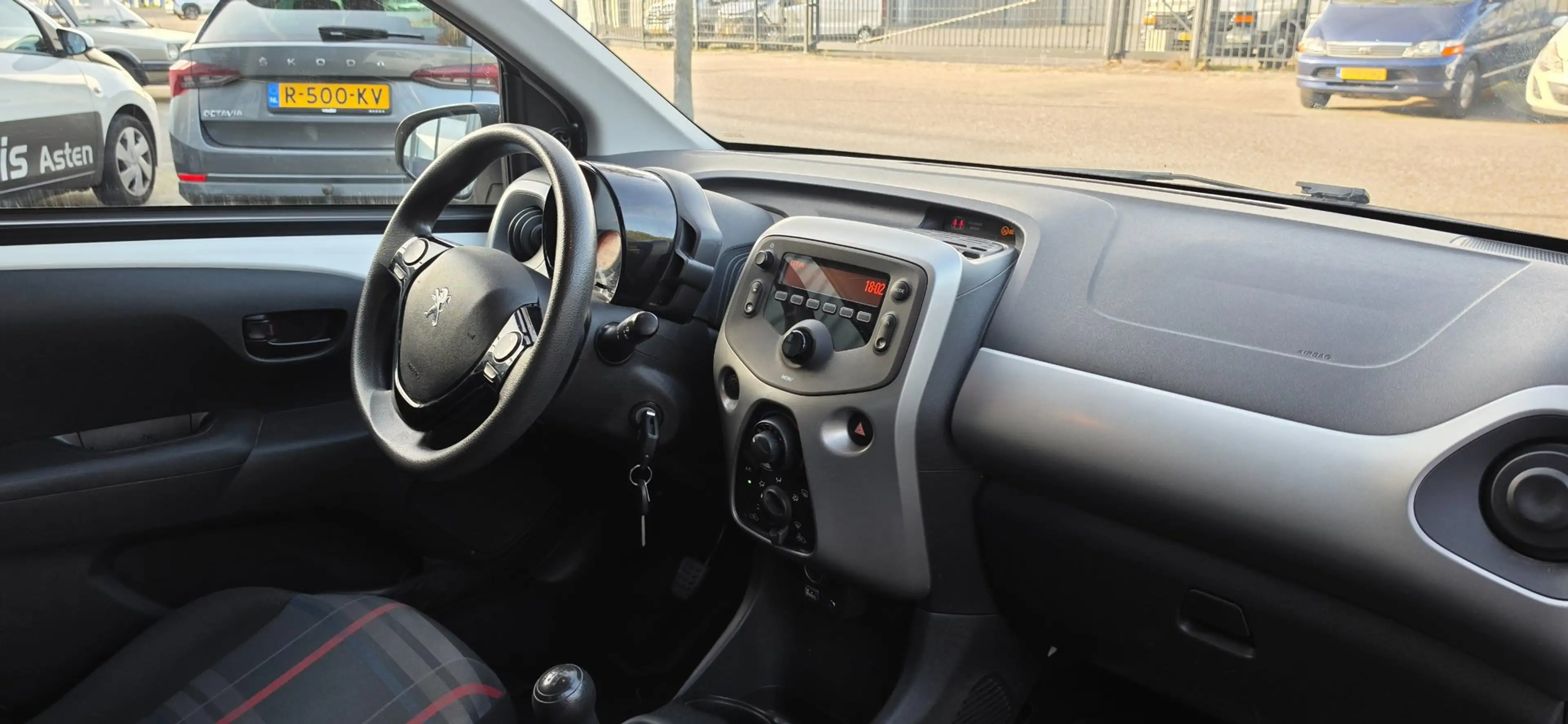 Peugeot 108 1.0 e-VTi Active 5Drs Airco Elec pakket Bleutooth — photo 11
