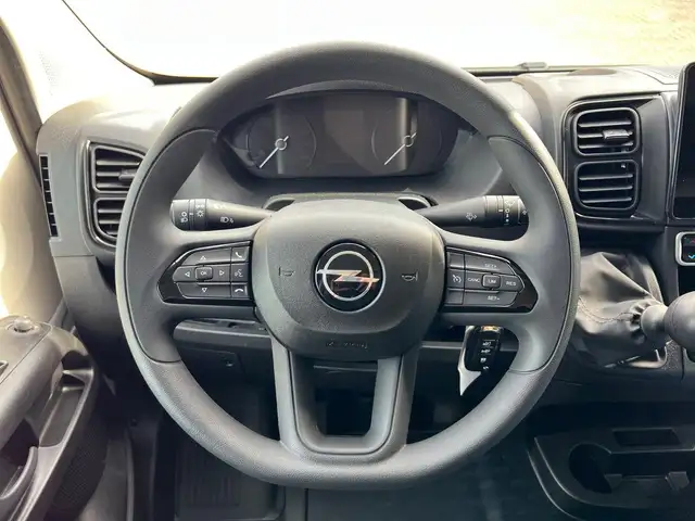 Opel Movano view 11