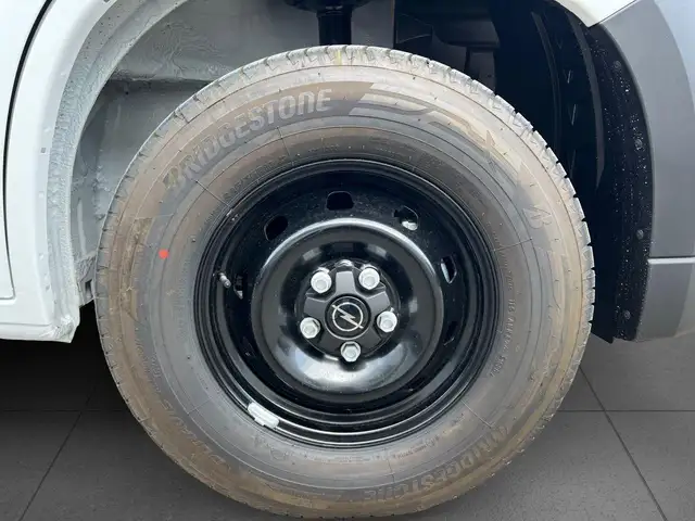 Opel Movano view 5