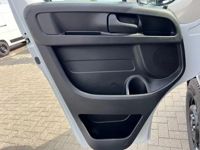 Opel Movano view 14