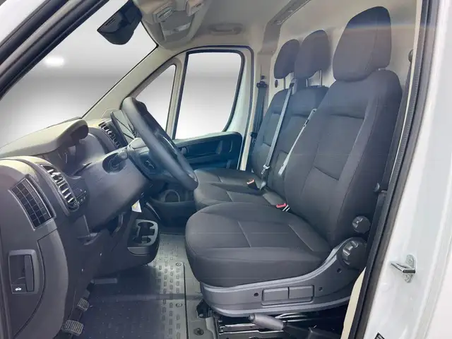 Opel Movano view 6