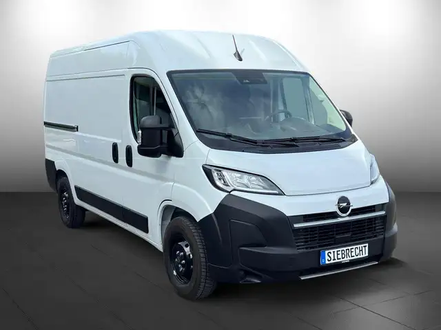 Opel Movano view 2